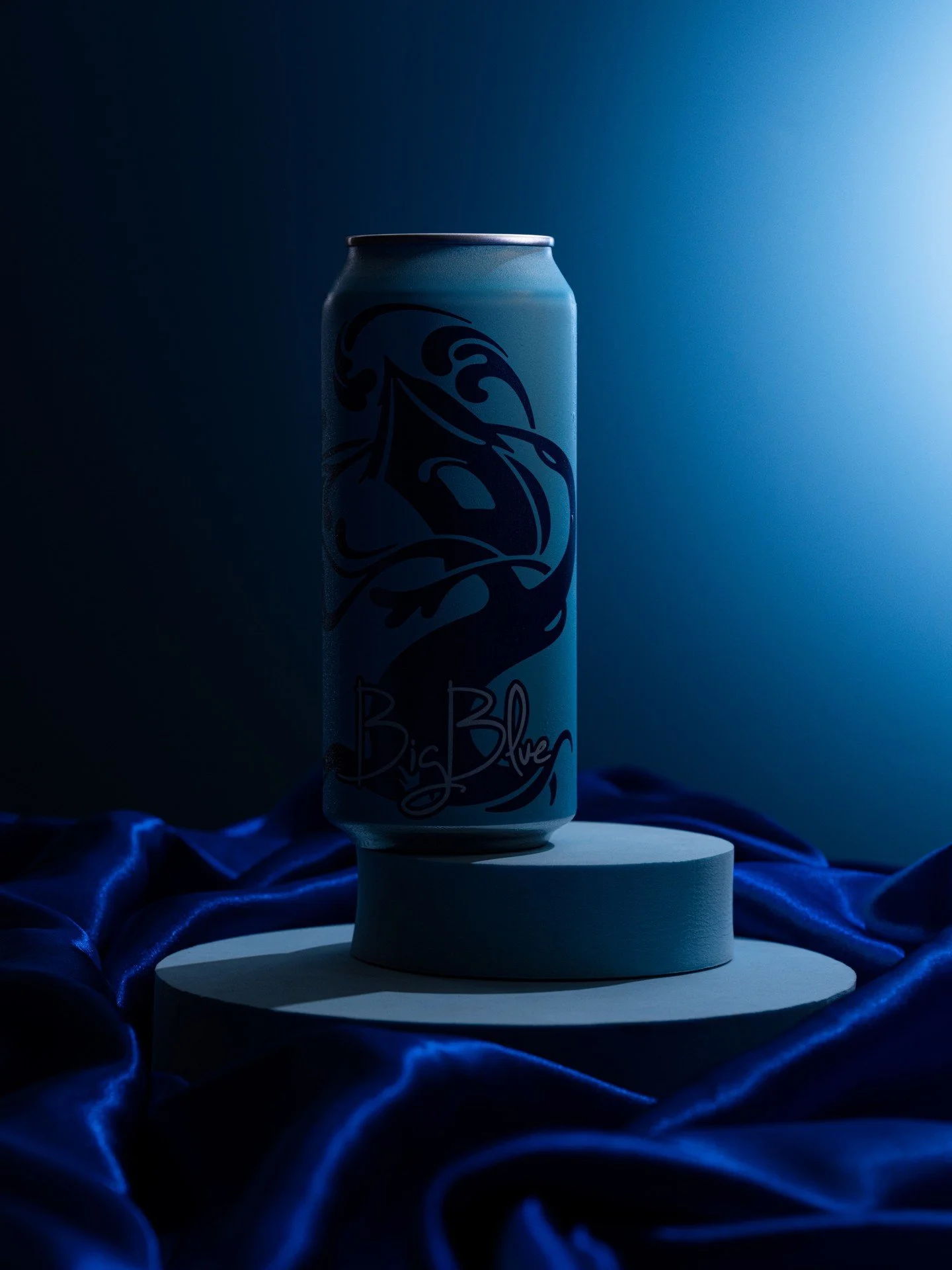 All hail the mighty Big Blue!

💙😮&zwj;💨💙😮&zwj;💨💙😮&zwj;💨

This massively dry-hopped Double IPA returns after a long hiatus, featuring a mostly pale grist with a kiss of honey malt and an onslaught of Mosaic. We taste and smell ripe clementine