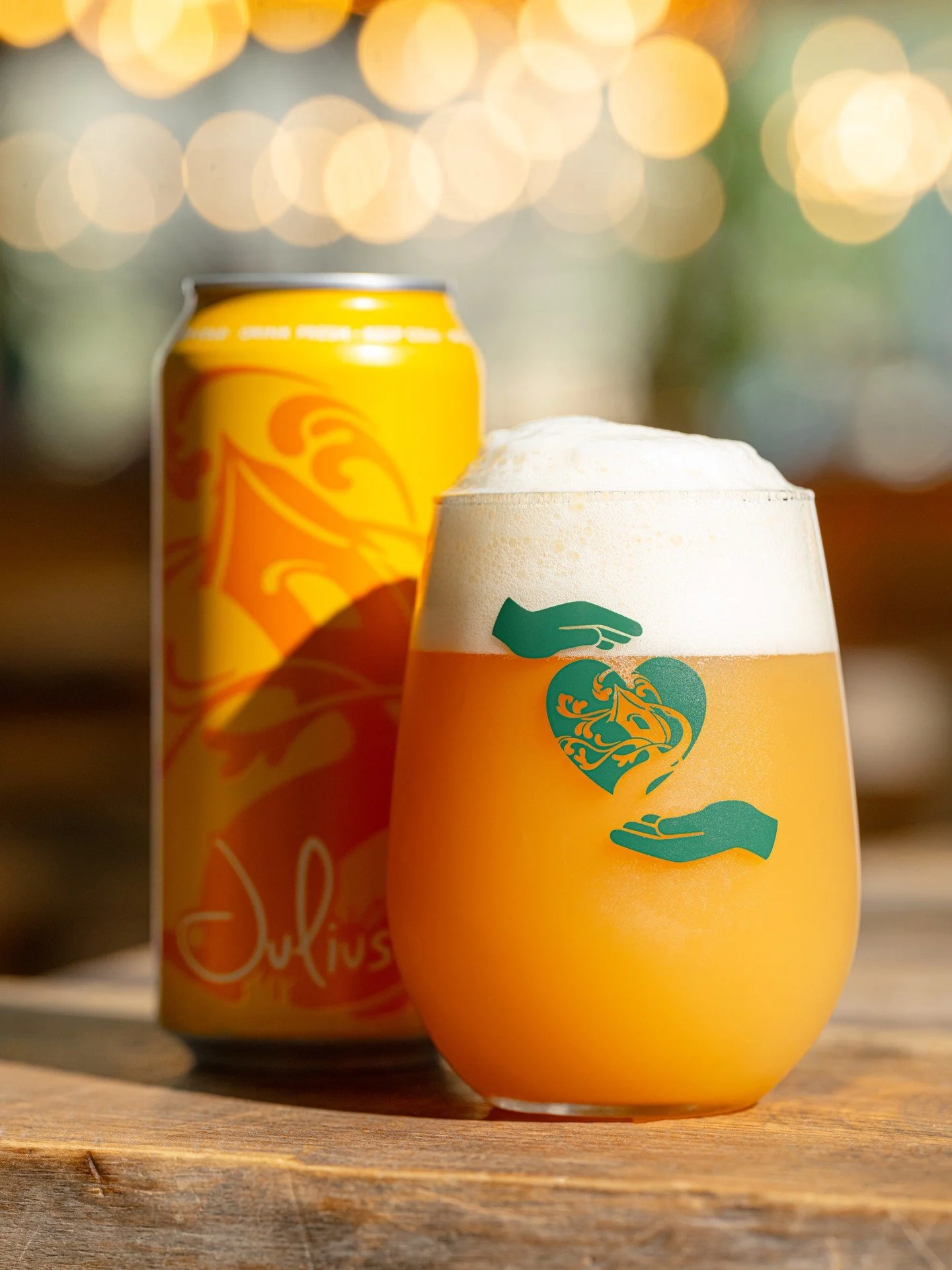 Julius in Woodstock! 🌻🌞

Our favorite IPA is fresh as can be in the quiet corner of Connecticut. 

We've sure had a quintessential New England spring forecast this week. A cold start, a sprinkle of snow that didn't stay, and sunny, warm weather by 