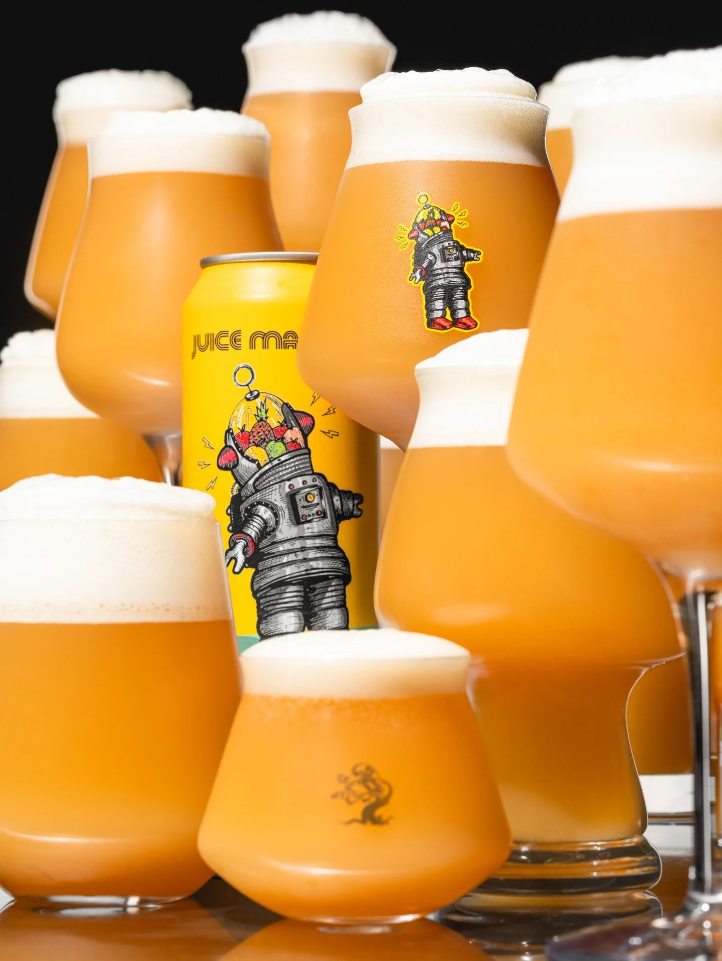 No fruit was harmed in the making of this beer, but you'd never know it. 

🤖 🔌 ⚡ 

The wildly juicy, hoppy notes within Juice Machine leave virtually no bitterness on the finish. It's a beautiful thing.