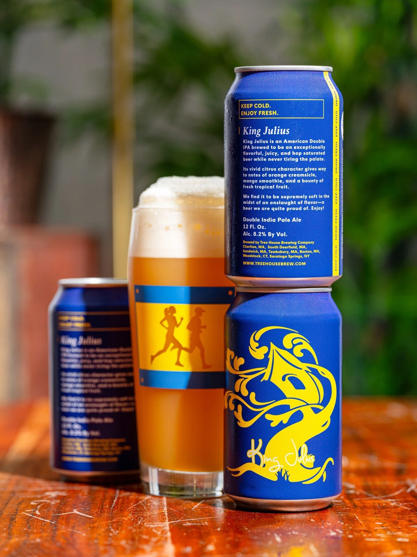 We're starting to get those butterflies. It's Marathon season, gang. 

🏃🏼

To celebrate, we've given the King a festive coat in these tiny little bite-sized cans. A perfect way to celebrate covering 26.2 miles (or to gift to those who do). 

Lock i
