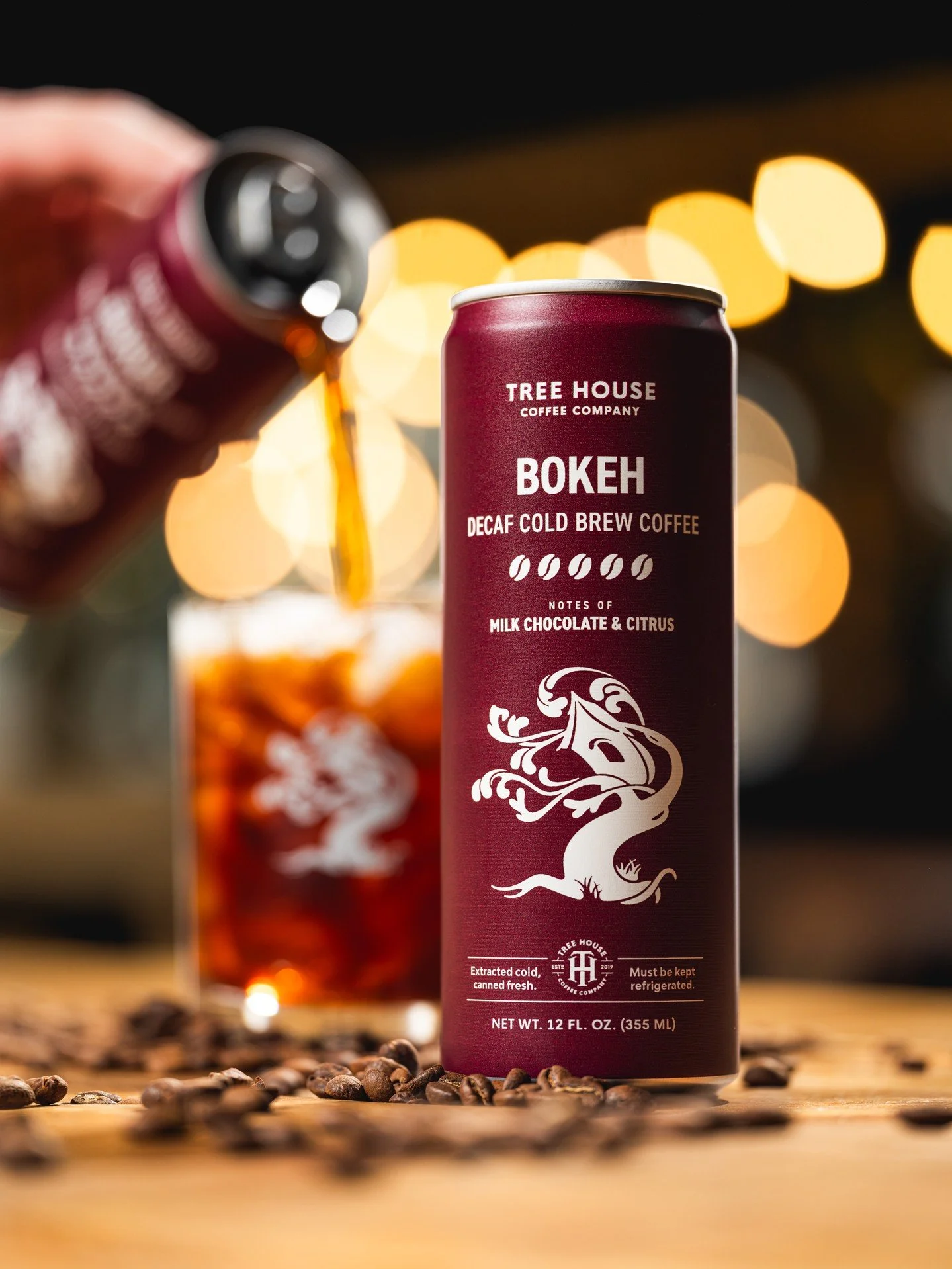 Sometimes you just want a great cup of coffee without the caffeine. Bokeh is our decaf cold brew made with a blend of Mexican and Ethiopian coffees, flush with notes of citrus, lemon, raspberry, and cocoa powder.

The Mexican base is a fully traceabl