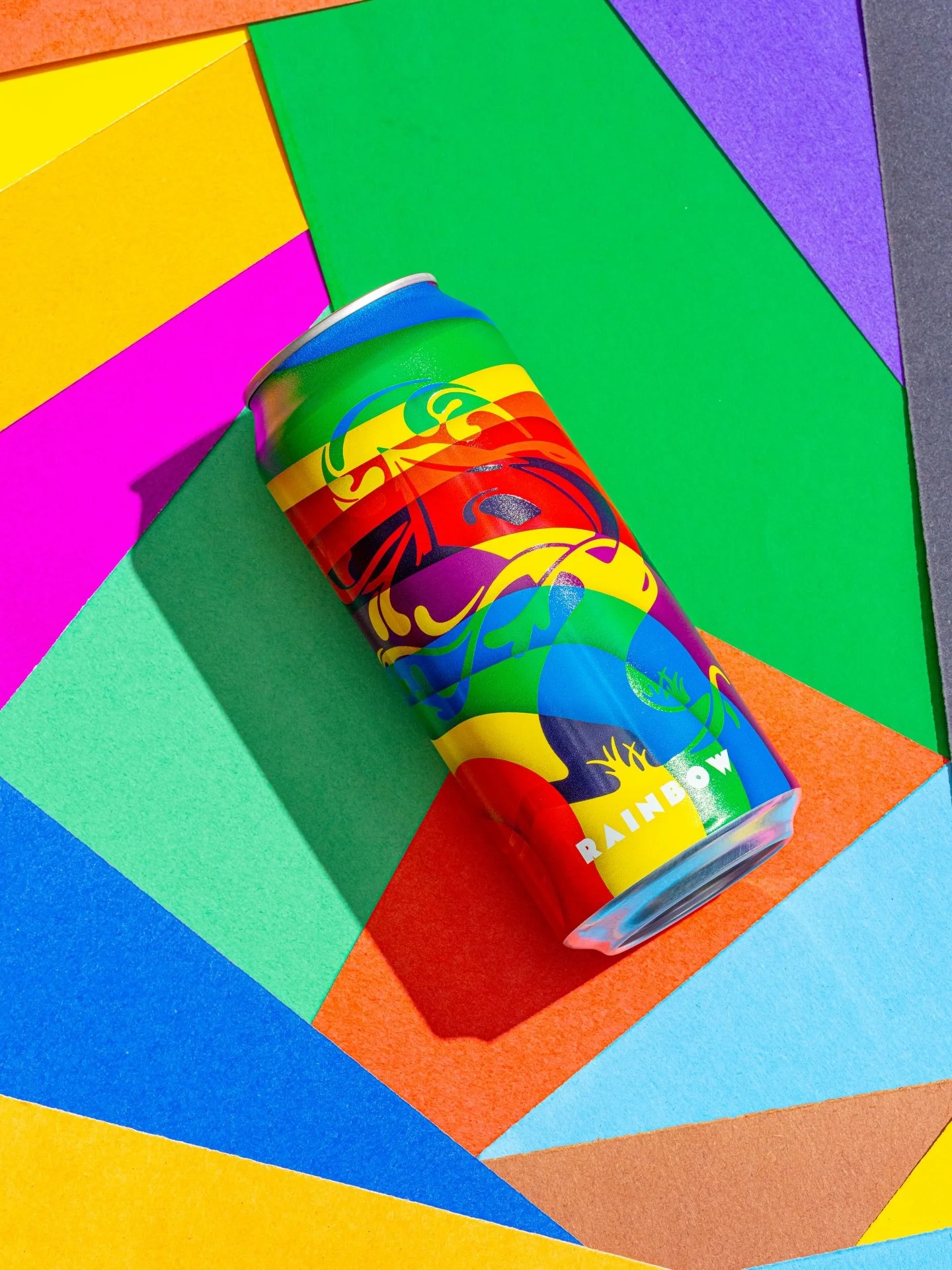 Rainbow has returned! 🌈🌈🌈

Rainbow draws its cornucopia of inspiration from each of our core beers, resulting in a blend of tropical flavors! We taste tropical fruit salad, honeyed peach, sugary mango, and ripe orange juice, all wrapped in a fluff