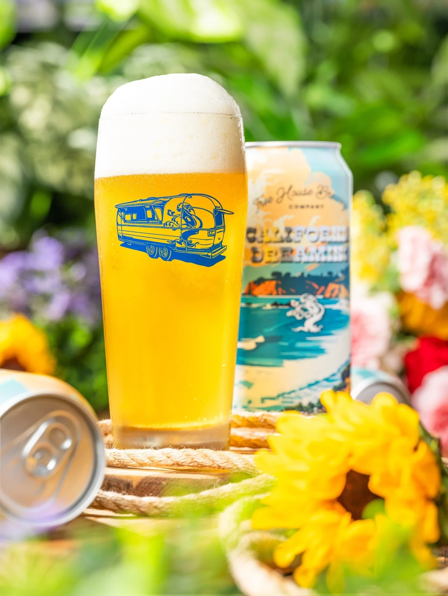Today was a good day 🎶

That&rsquo;s how we feel after popping a can of this West Coast beauty.

California Dreamin' utilizes a novel blend of Cascade, Mosaic, and Strata hops, leading with aromas of lemon jam, blueberries, and strawberry bubblegum.