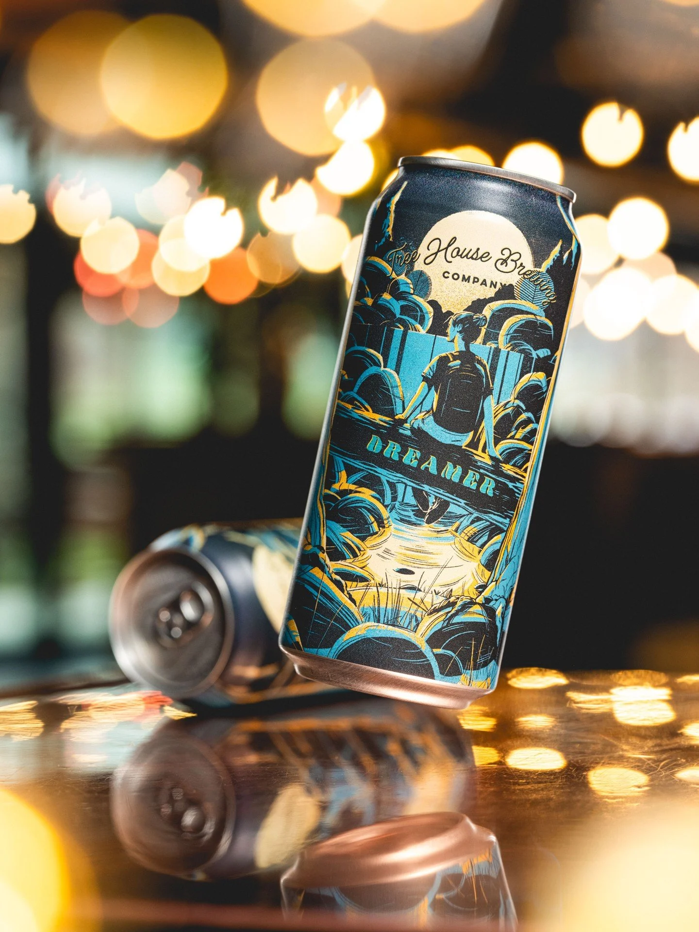 What would it taste like if you could can a summer cloud? ☁️☀️

Dreamer is our smooth, velvety German Hefeweizen, with creamy notes of banana and a hint of clove!

It always gives us pause how rich the fruity notes are in this historical style, yet w