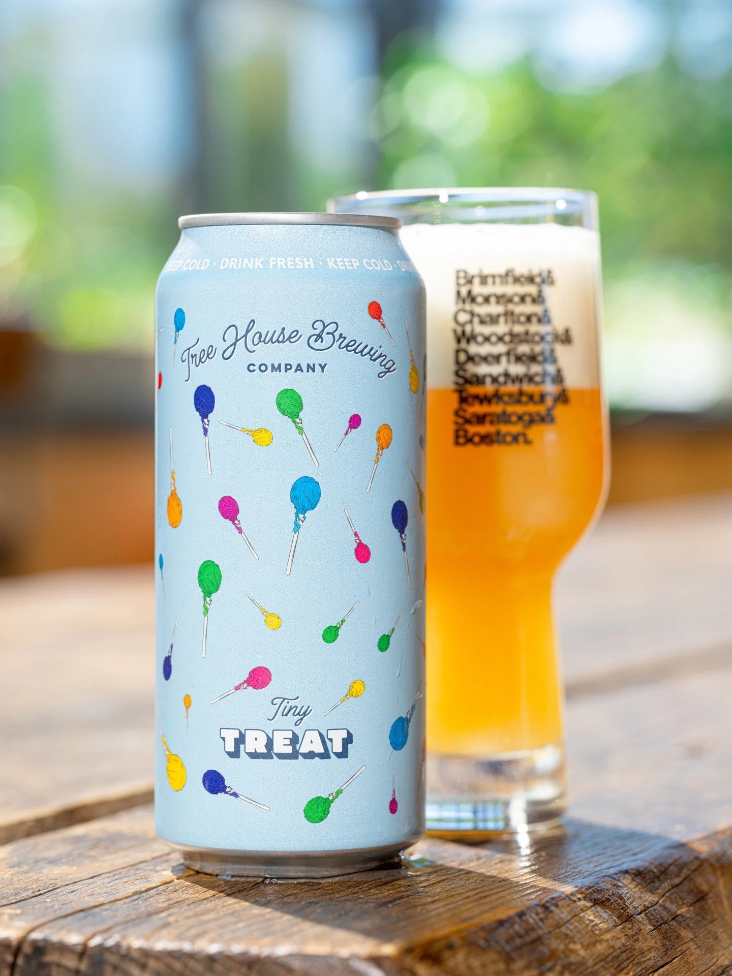 👼💪

Sometimes you just need a lil piece of candy.

Tiny Treat is the smallest entry in our Treat series, a Pale Ale focused on the sweeter side of hop expression. Fluffy, light, and insanely crushable, it delivers soft waves of juicy hop character 