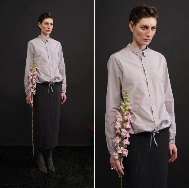 NELLIE &amp; PARADIS

Die Bluse PARADIS mit klassischen Hemdkragen und Tunnelzug trifft auf unseren Bleistiftrock NELLIE.

Klassisch. Zeitlos.

#Estomo #AW25 #Hamburgfashion #slowfashion #sustainablestyle