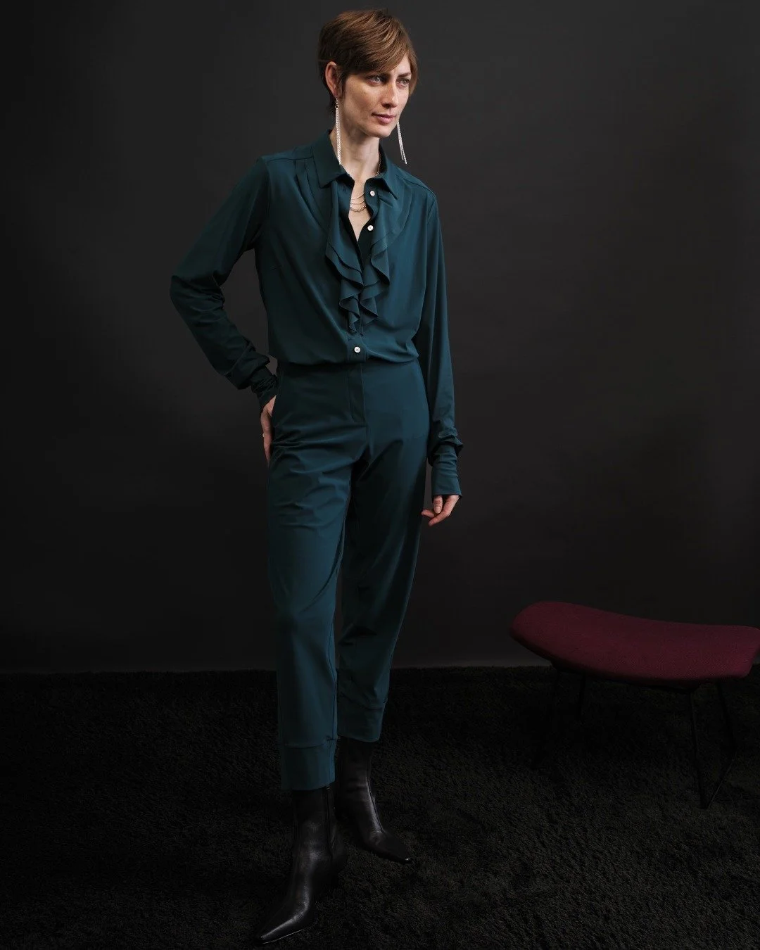 🌙LUNA

Locker geschnittene Bluse, flie&szlig;end im Fall, mit feinem R&uuml;schendetail entlang der Knopfleiste. Gro&szlig;z&uuml;gige &Auml;rmel treffen auf extra breite Manschetten.

#chooseyourestomo #modernessentials #quietconfidence #madeinhamb