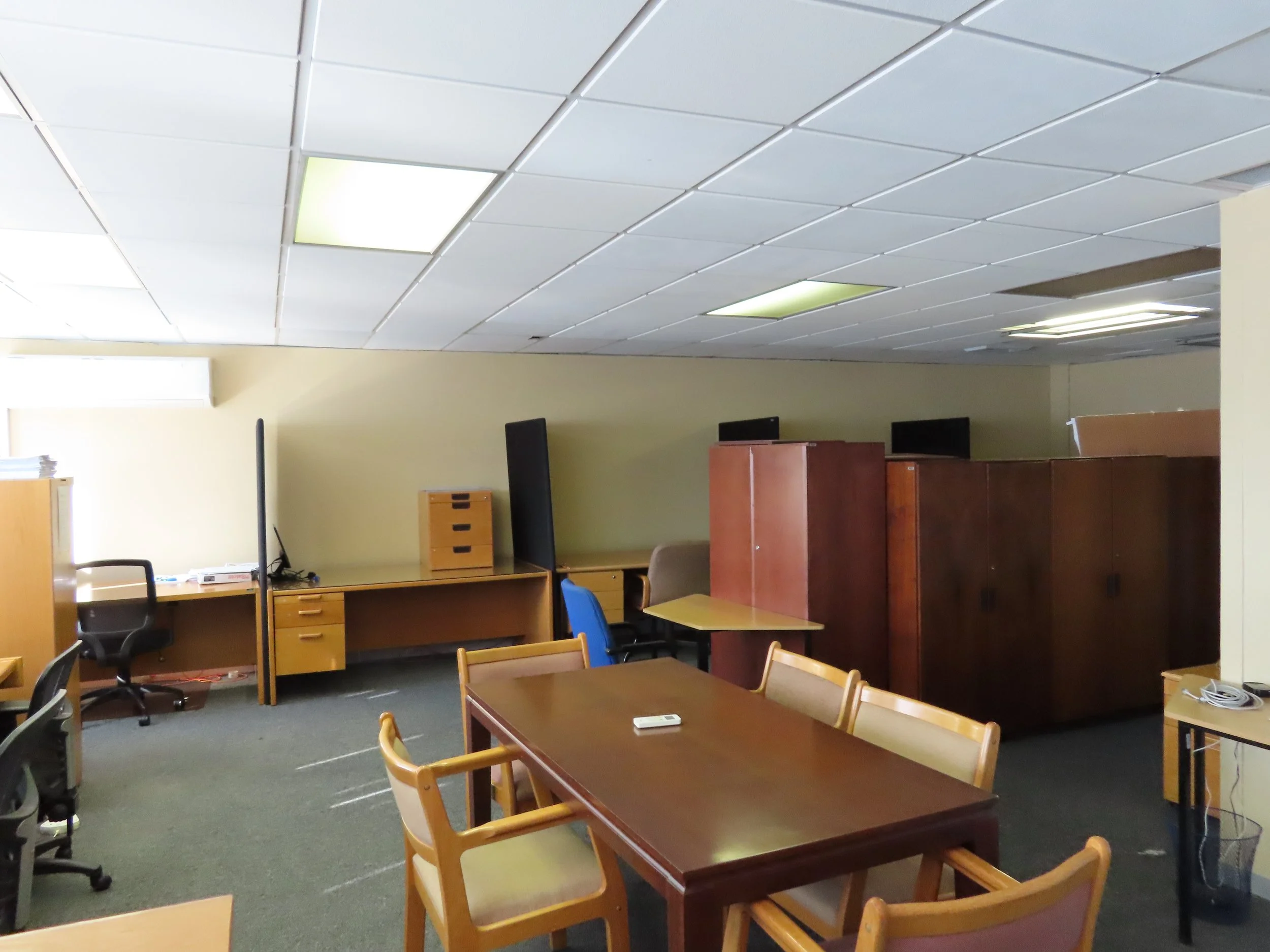 Office 1_3.JPG