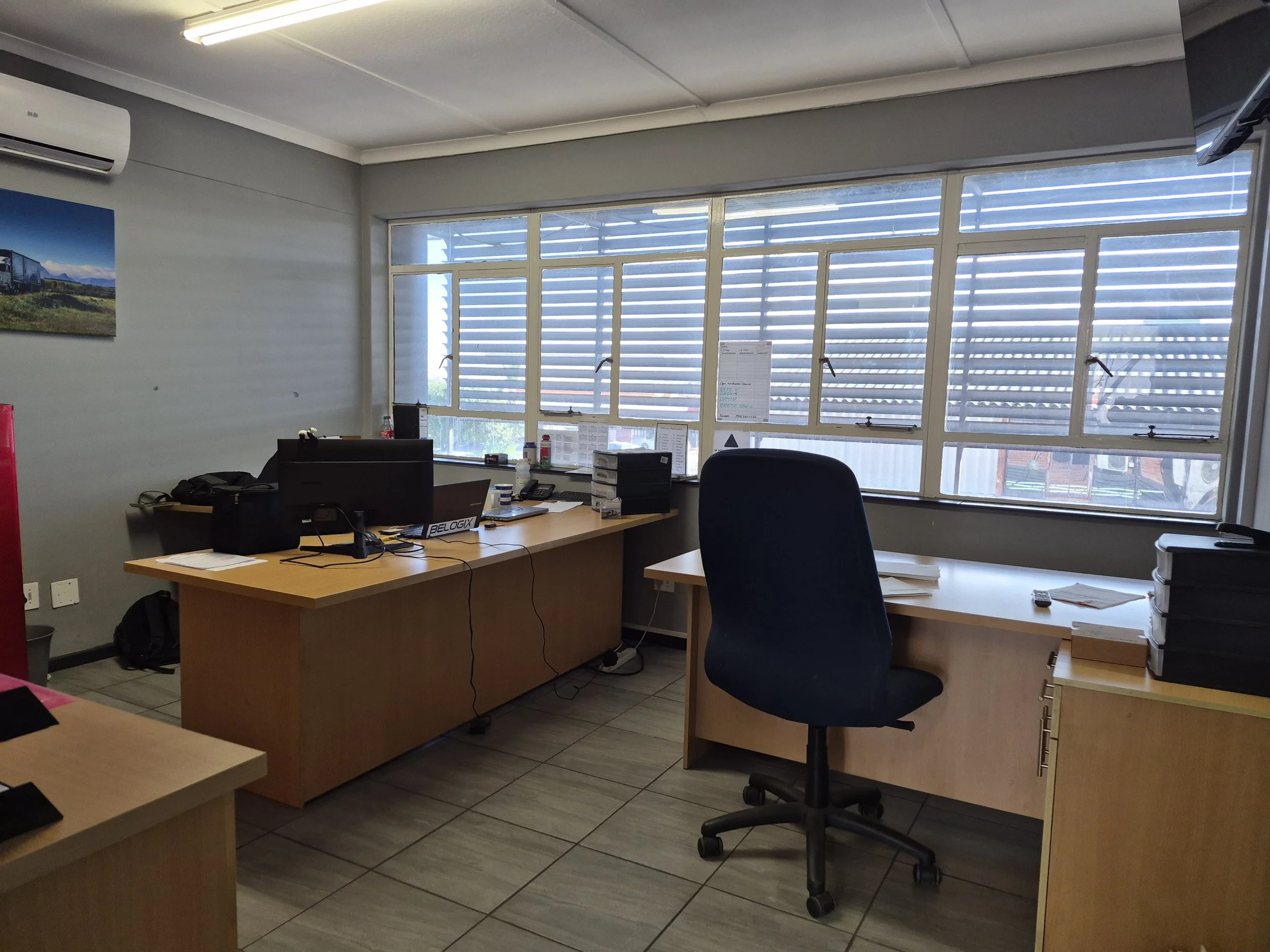 Office1.jpg