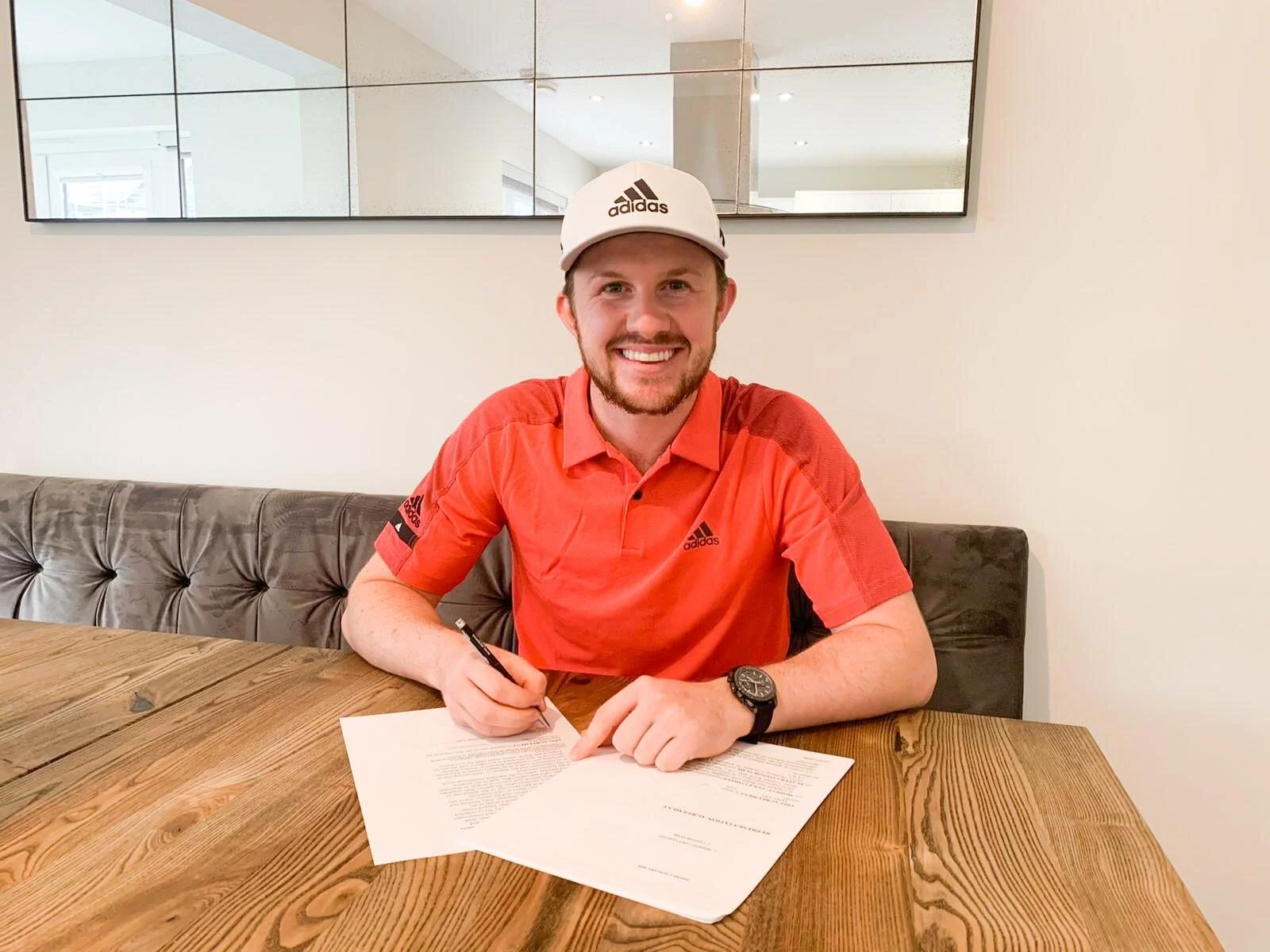 Syme signs long-term contract extension with Modest! Golf