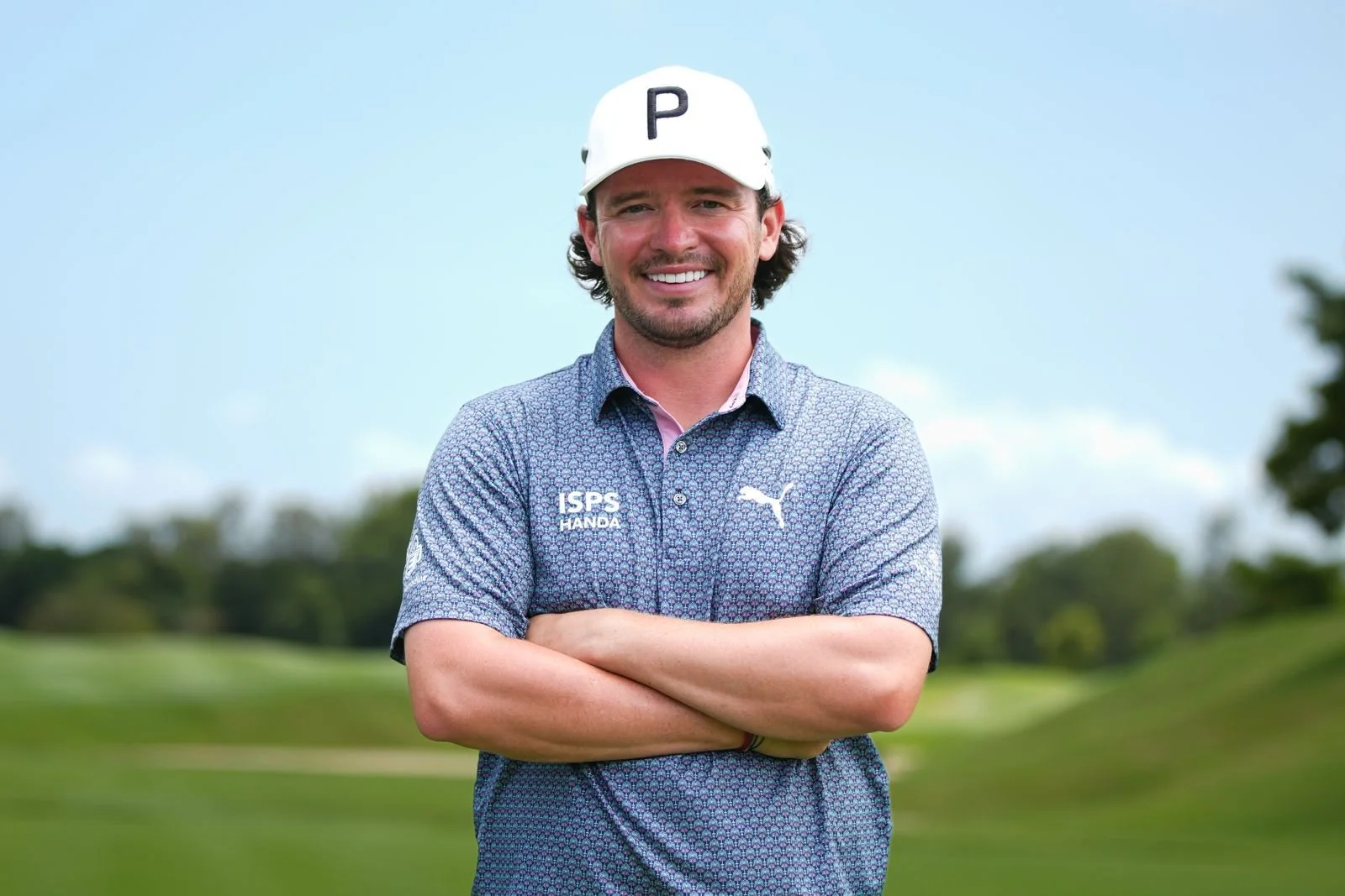 Ewen Ferguson signs with ISPS Handa
