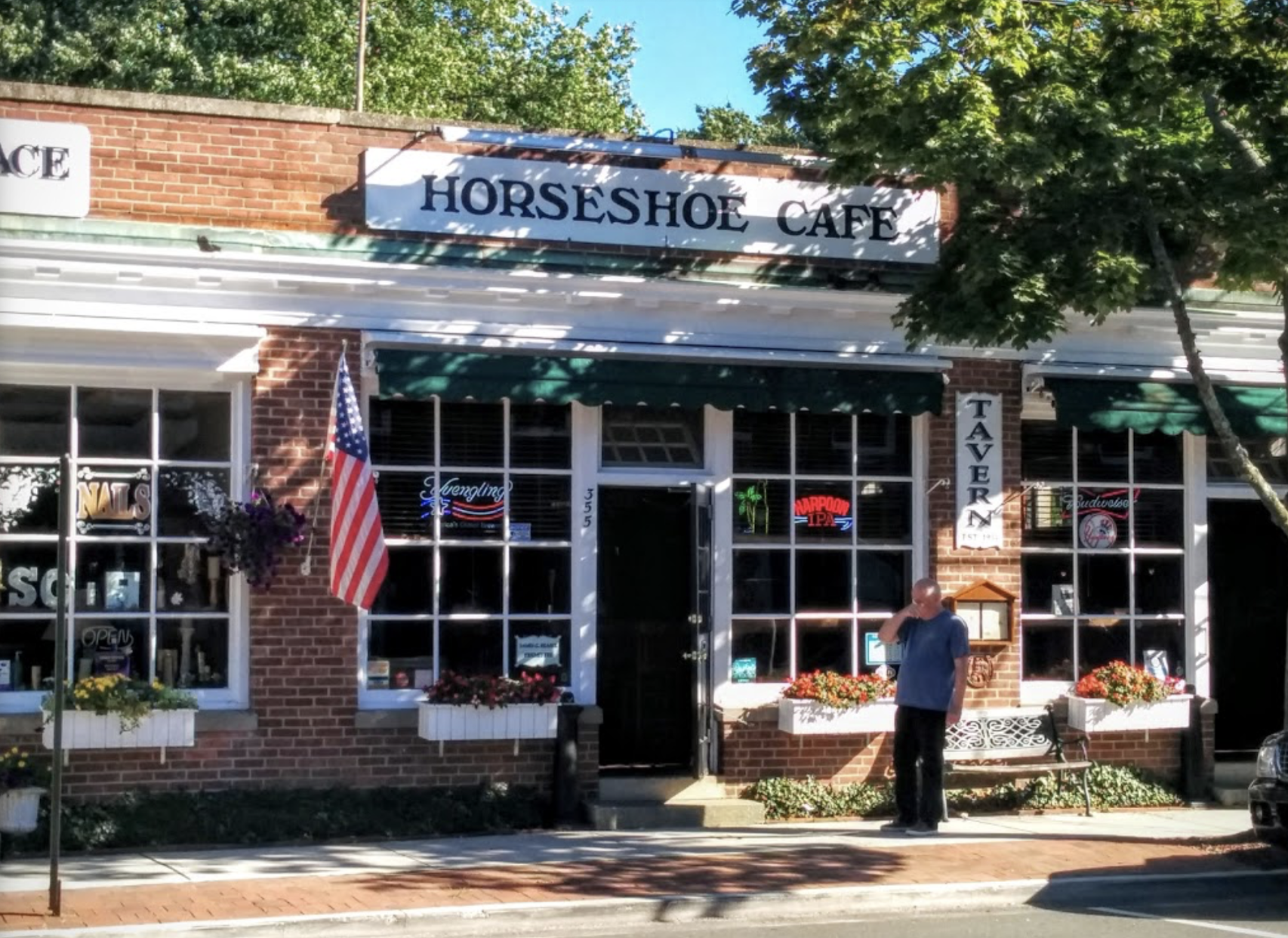 EF_HorseShoe_Cafe_Exterior.png