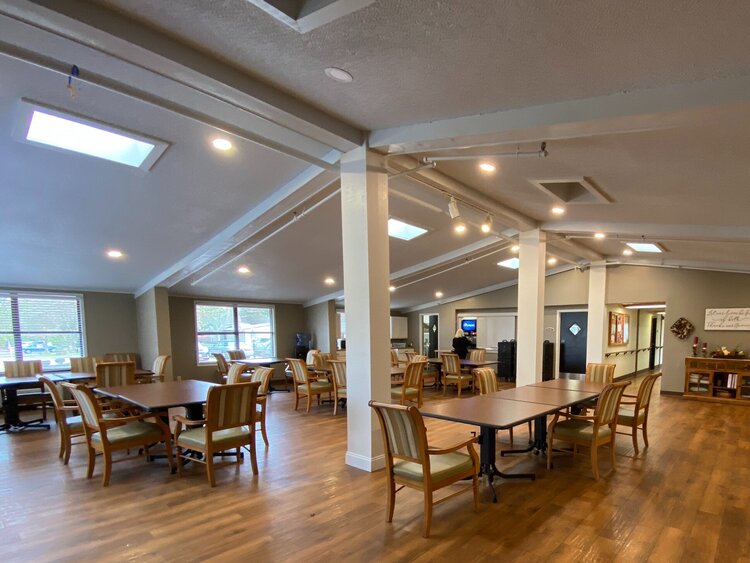 An image of one of Springfield Assisted Living's common rooms.