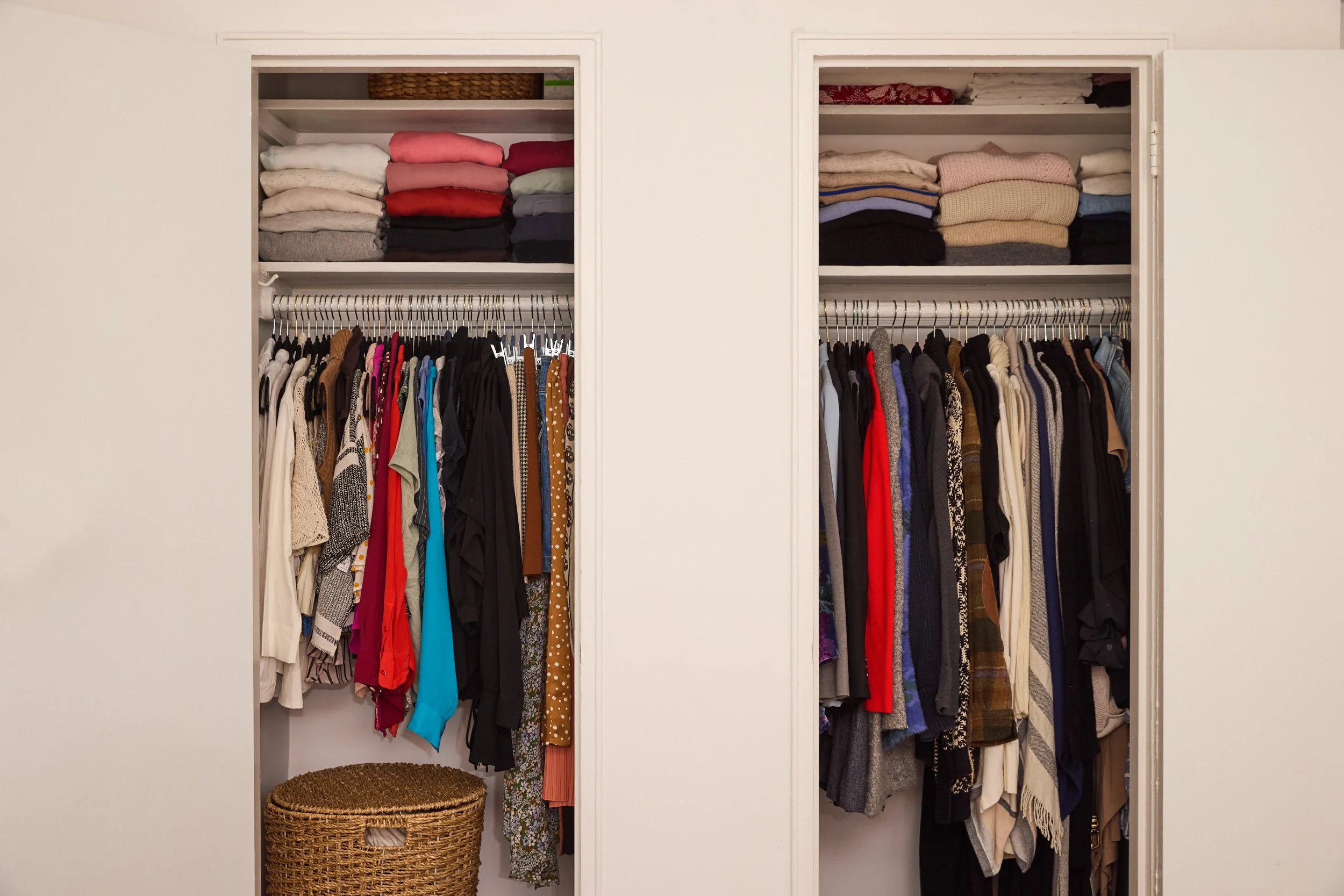 bedroom closet clothes organization