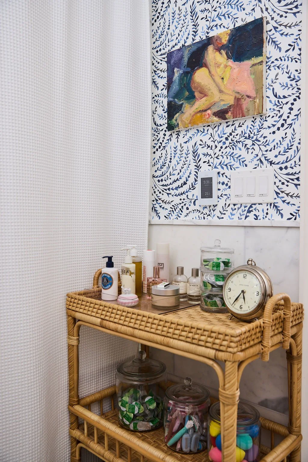 en suite bathroom organization 