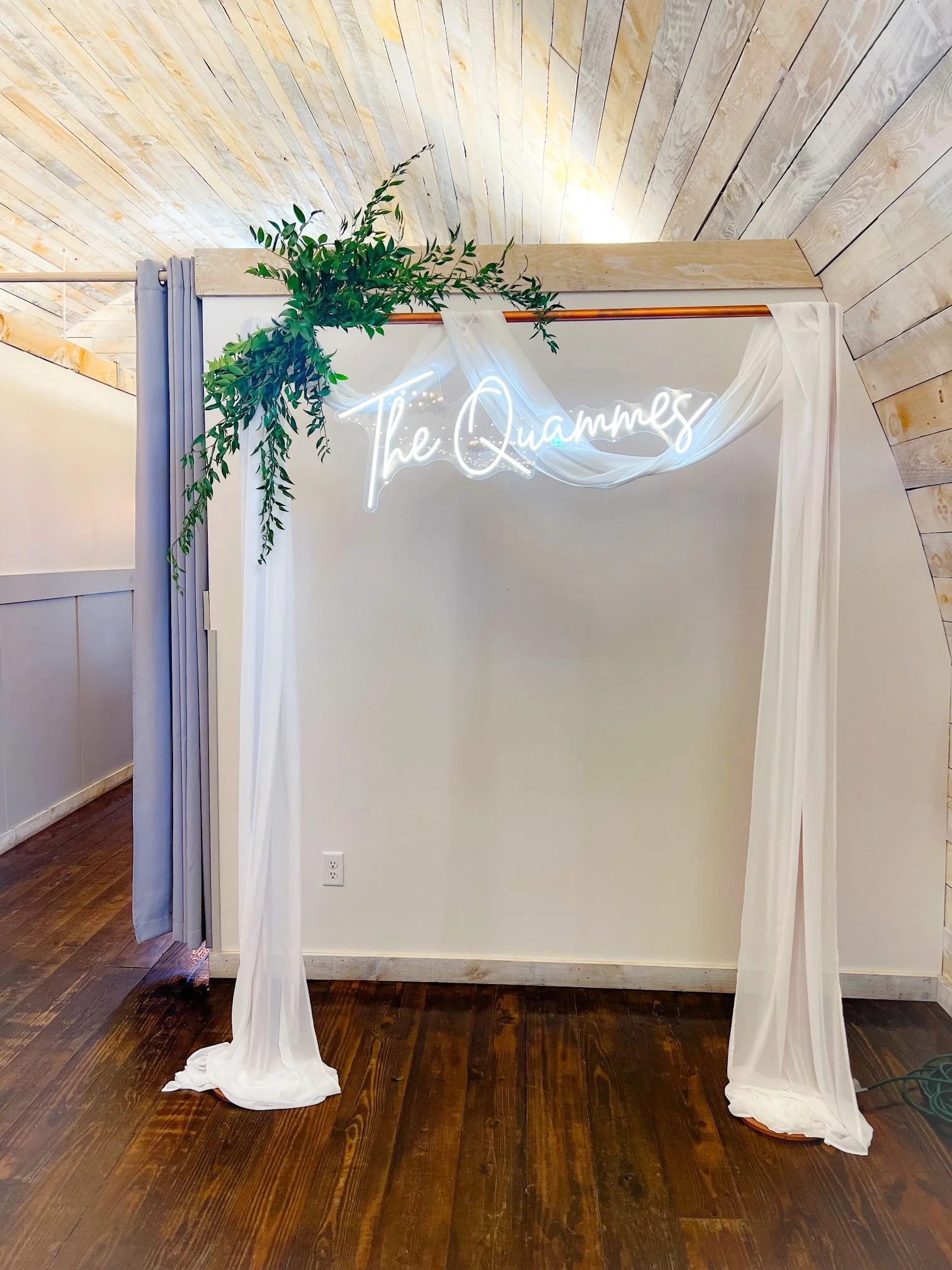 Copper arch Quammes sign.jpg