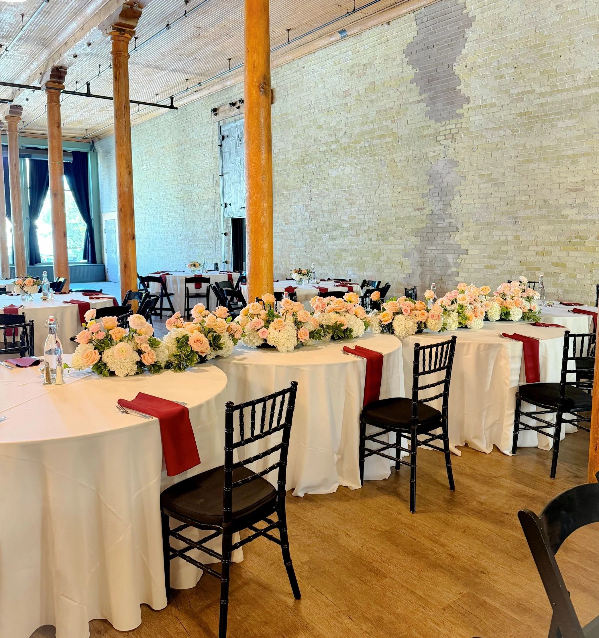 Peach blush white curved round kings table2.jpg