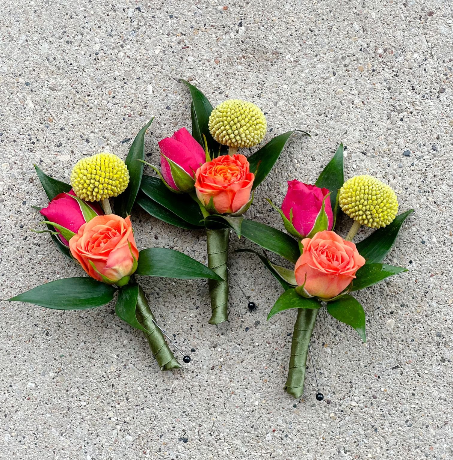 craspedia rose ruscus bouts.jpg