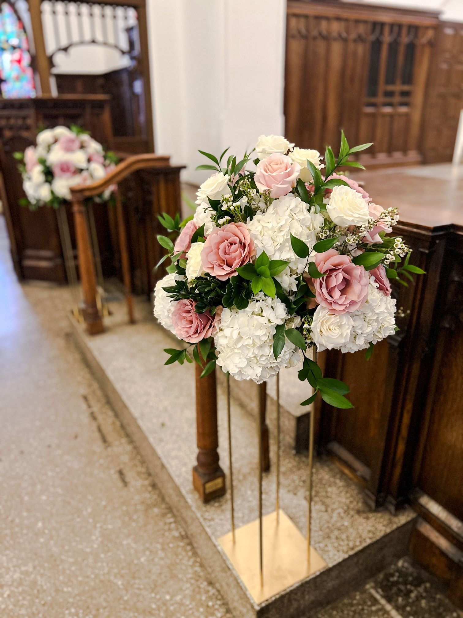 St james gold stands altar stairs moab roses.jpg