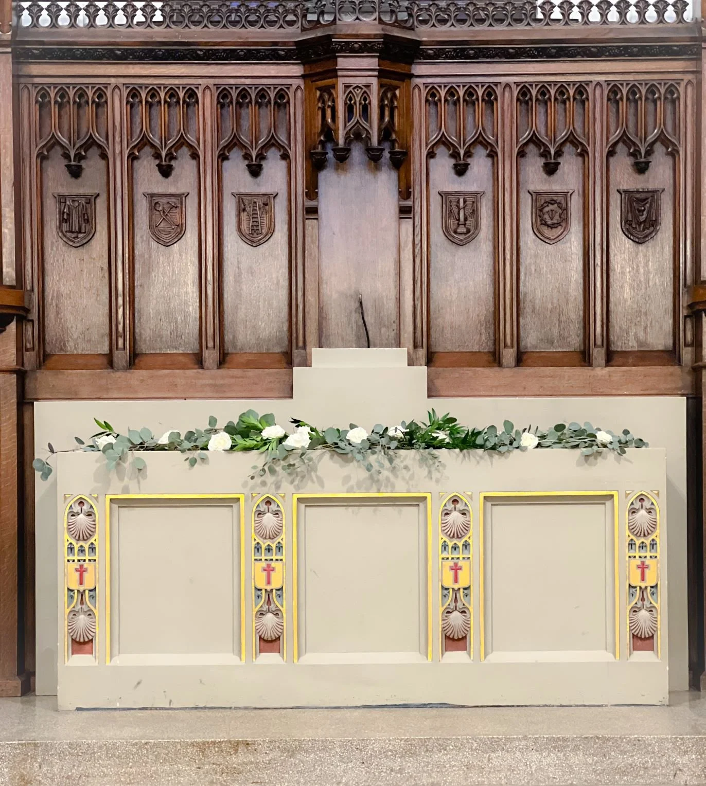 St james garland altar.JPEG