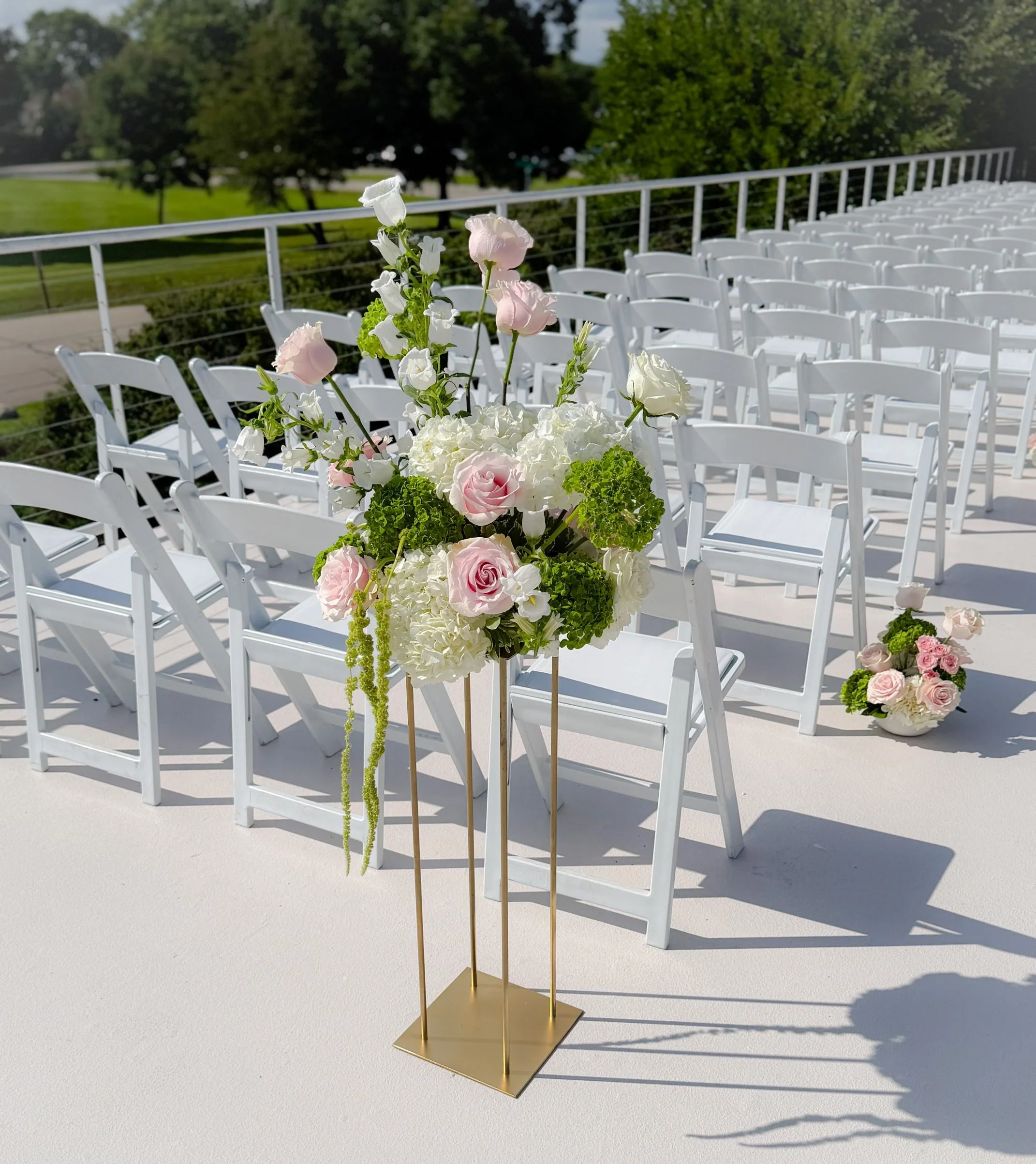 Asymmetrical Aisle Marker Gold STand.jpg