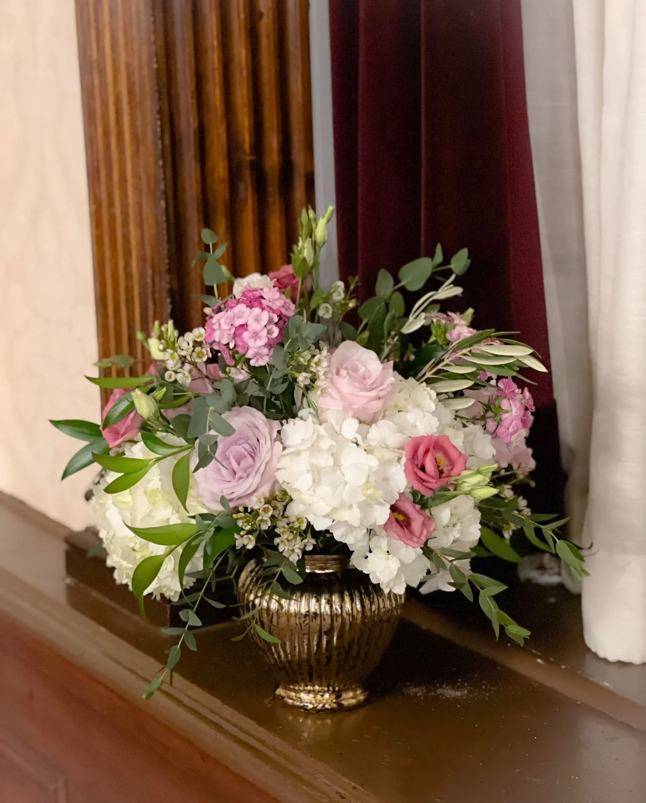 Gold vase hydrangea mauve blush euc.JPEG