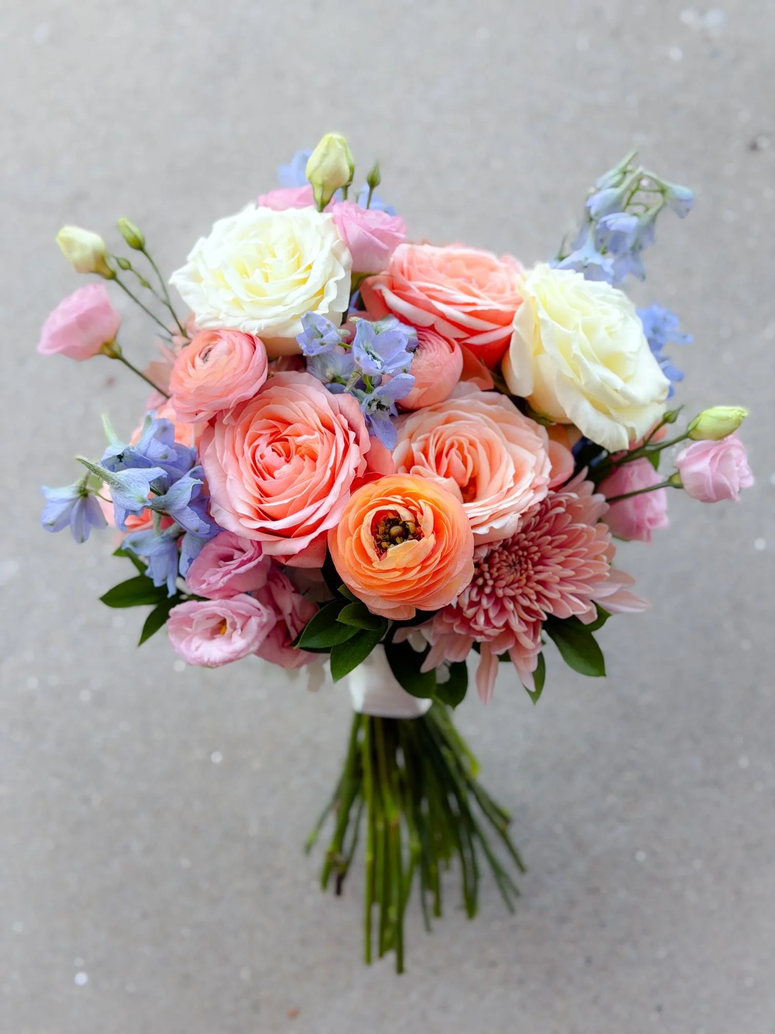 peach ranunculus kahala delphinium bridal2.jpg