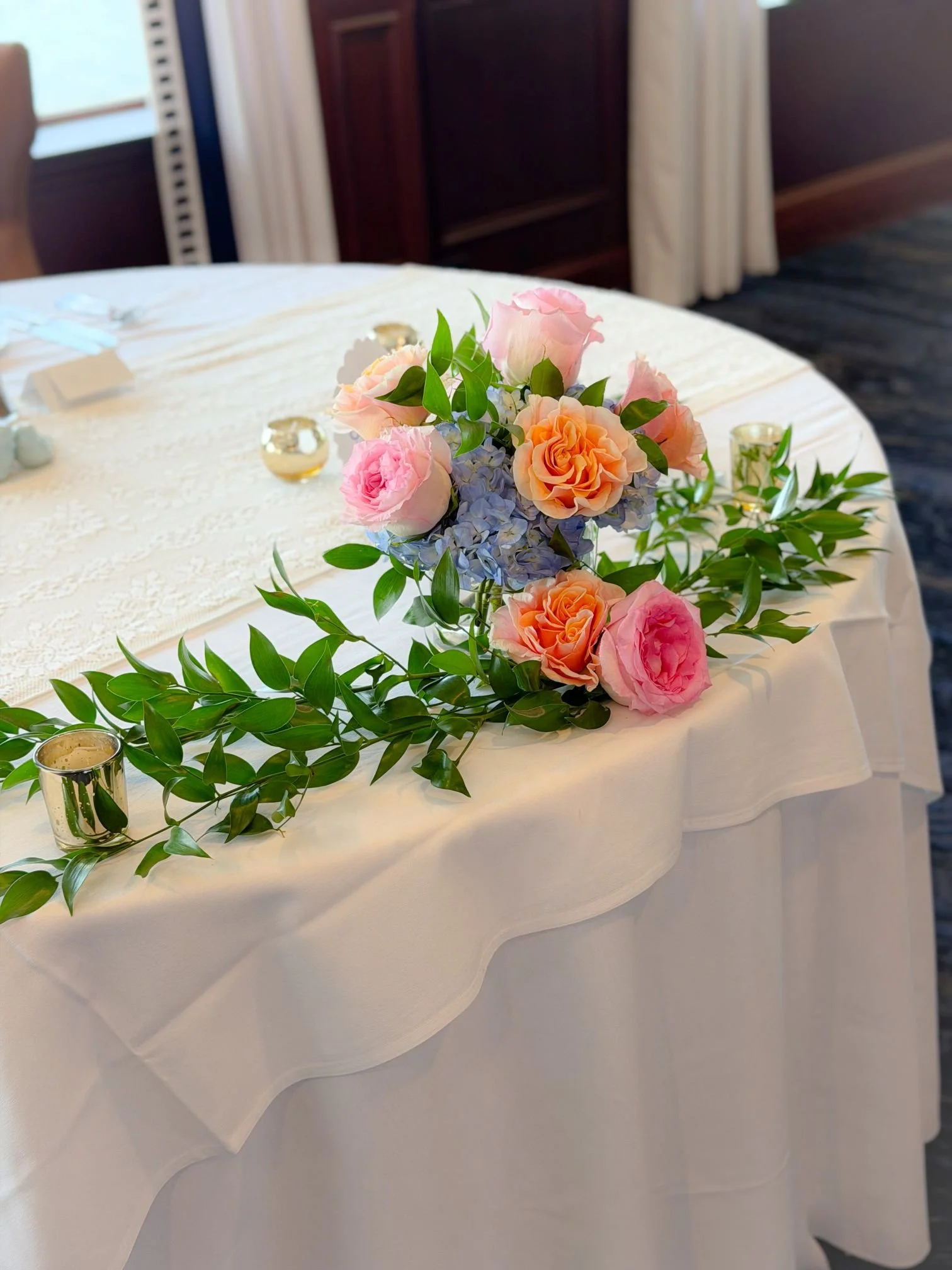 Sweetheart centerpiece and garland.jpg