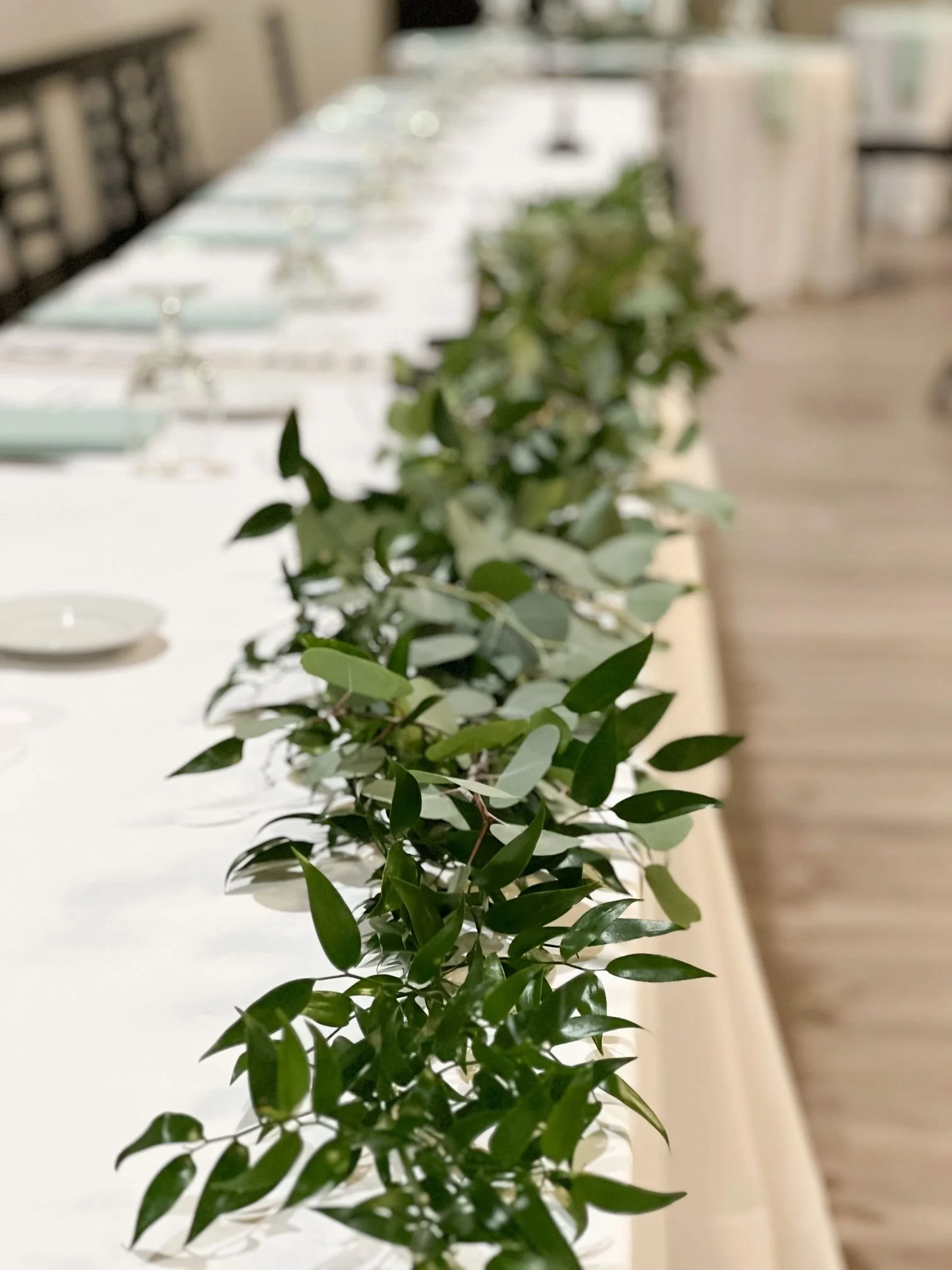 Head table garland.jpg