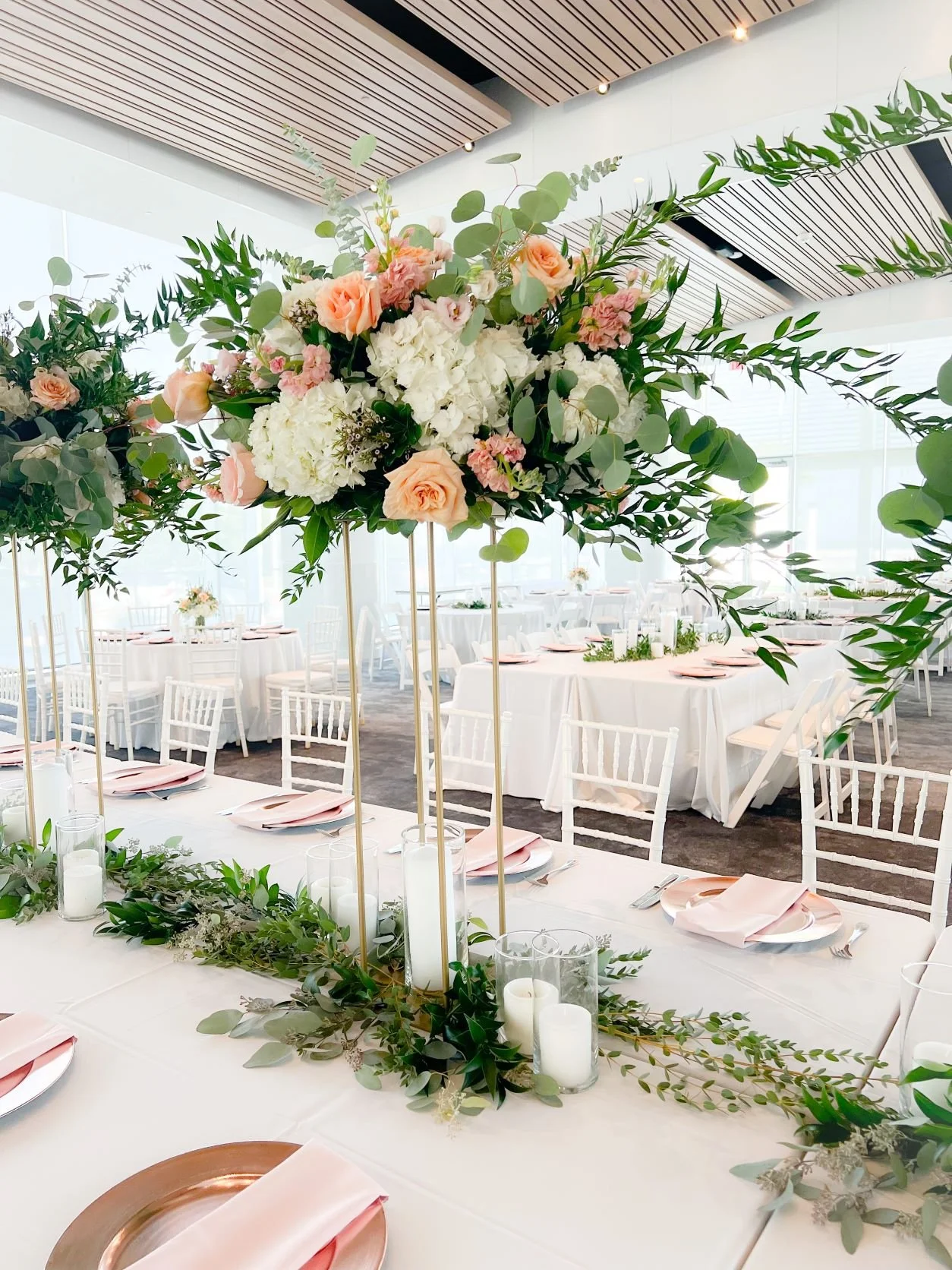 Disovery world kings table gold stands3.JPEG