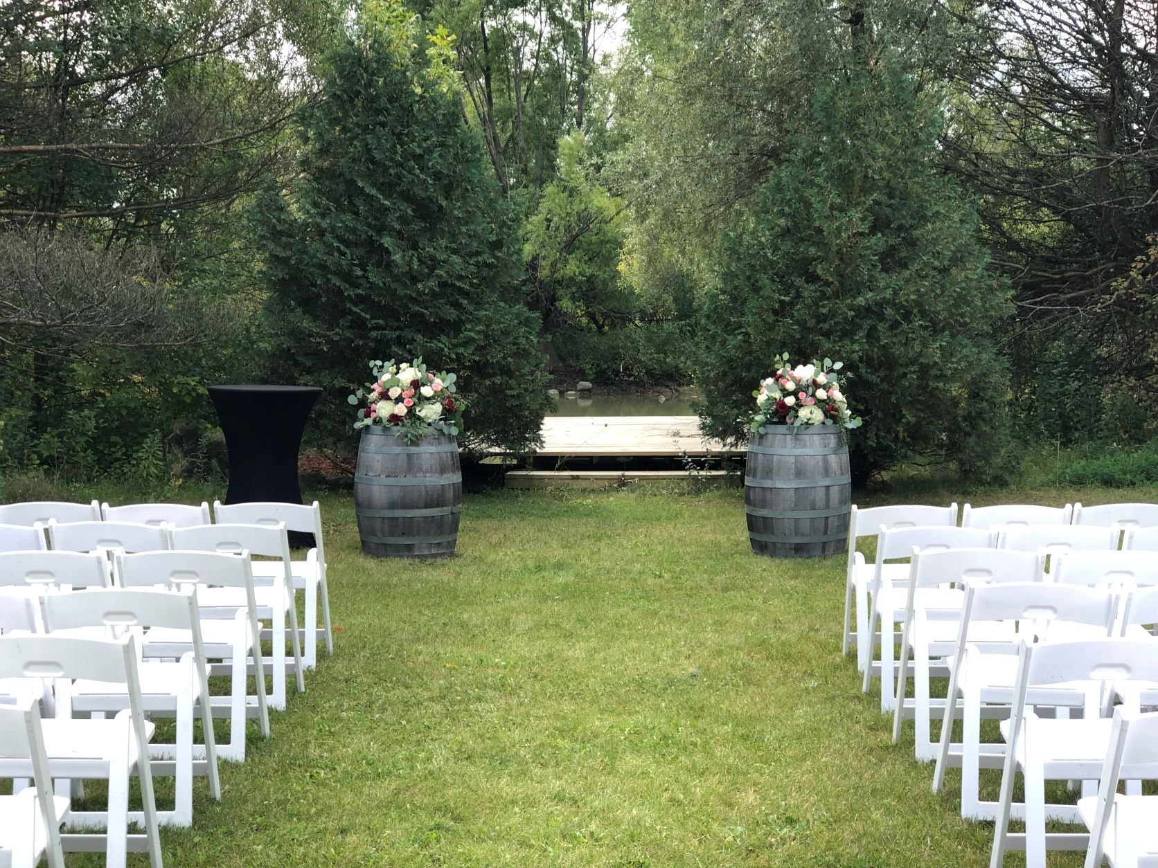 Barrel florals ceremony.jpg