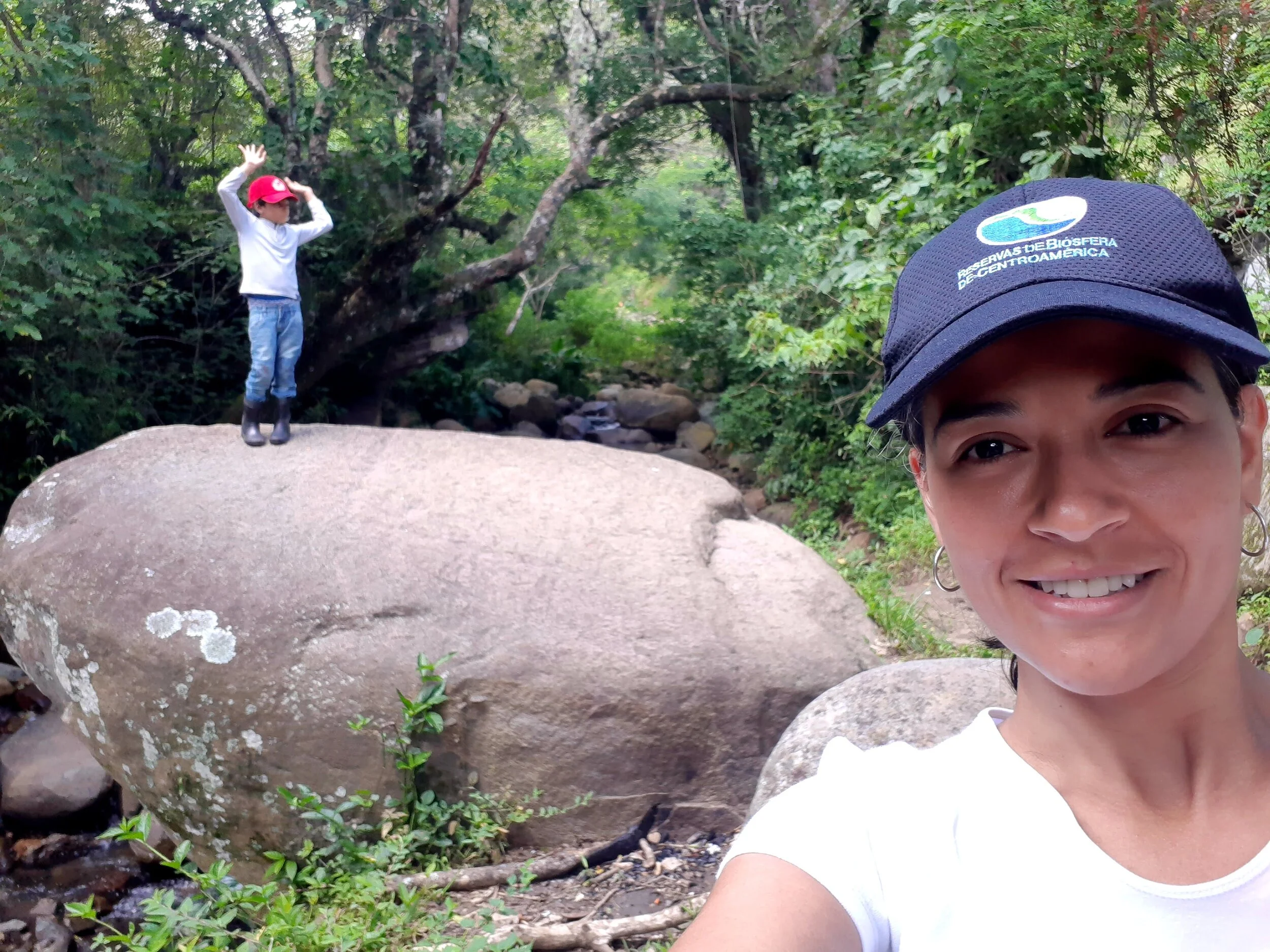 Tania y Sebastián en el Río Agres, Reserva de Biosfera Cordillera Volcánica Central, Costa Rica