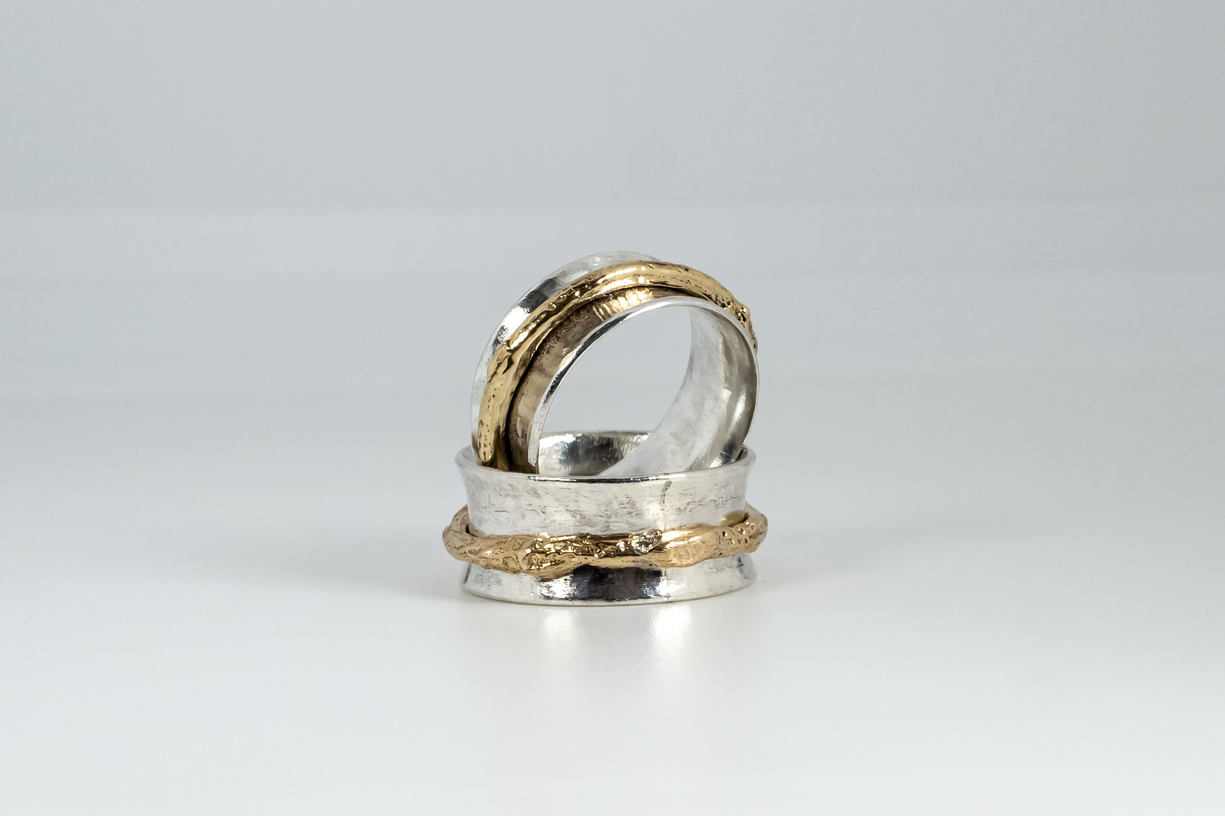 Anello a fascia twist&relax Camelia.