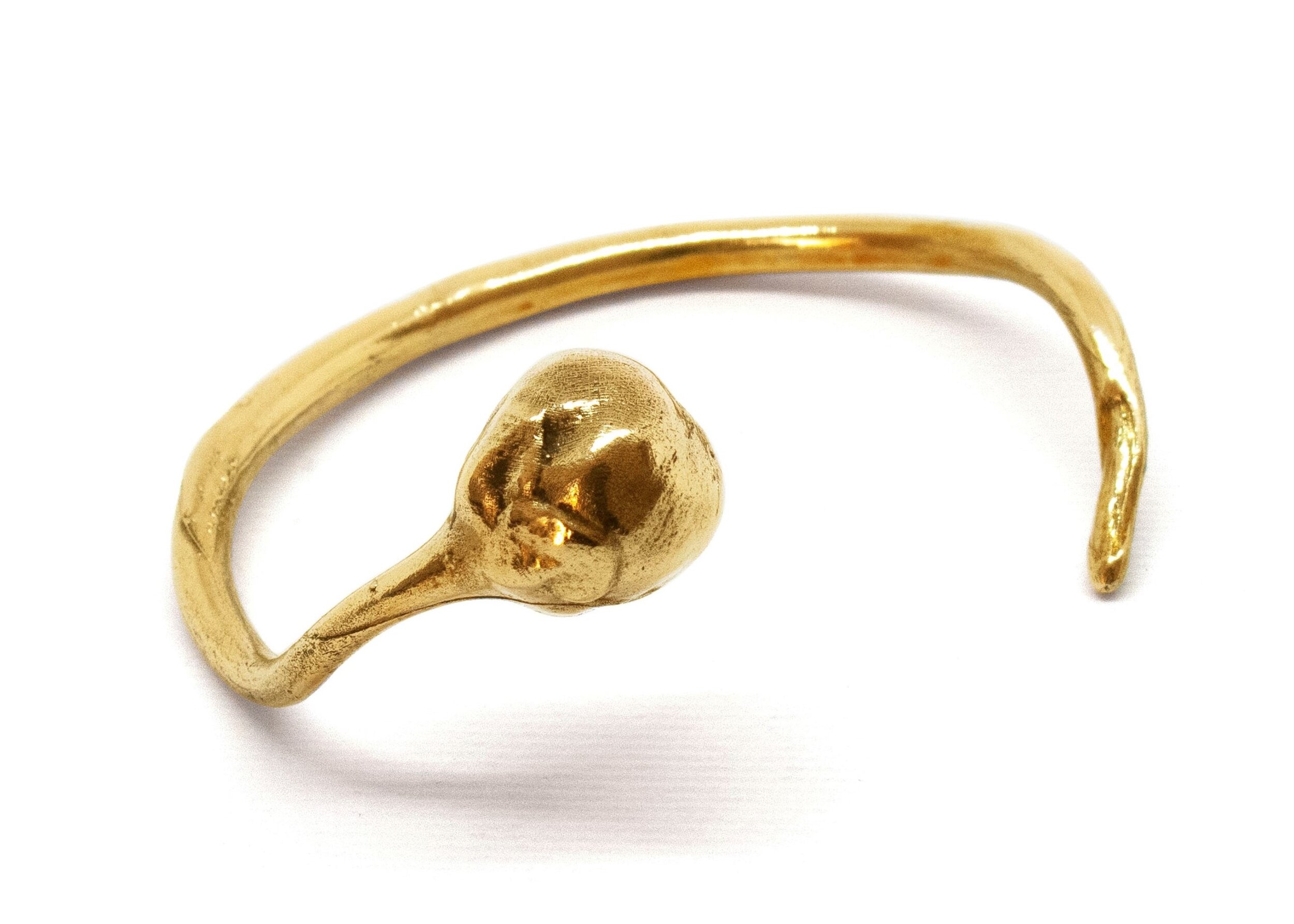 CYCLAMEN BRACELET GOLD c.jpg