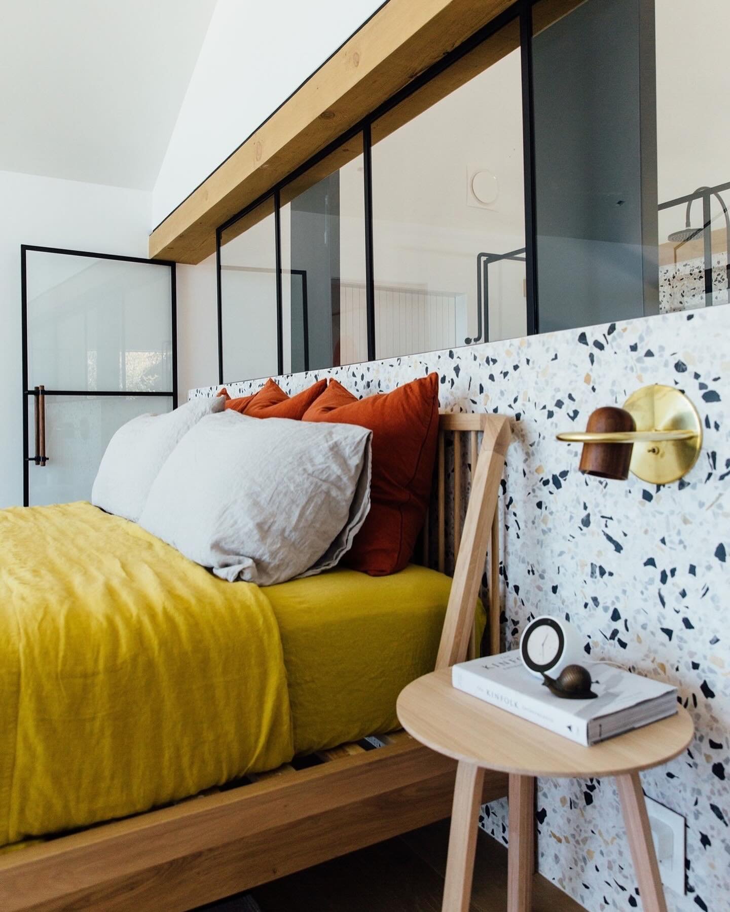 a terrazzo headboard to spice things up ⭐️ //
⠀⠀⠀⠀⠀⠀⠀⠀⠀
〰️ featuring our Venice alabaster lmc + lyc + lbc as this bedroom accent wall 🛌
〰️ @thebrownstudio 
〰️ @jenniecortiphoto