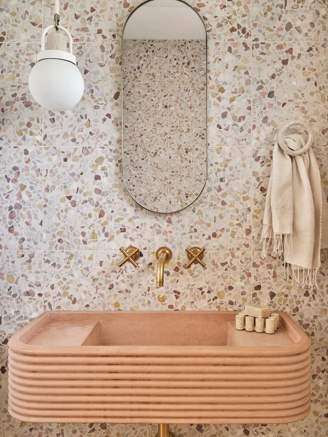 covering your bathroom in terrazzo is always a good idea 💡 //
⠀⠀⠀⠀⠀⠀⠀⠀⠀
〰️ loving this VeNiCe alabaster large marble + yellow + pink chip terrazzo bath designed by @tandem.interiors ⚡️
⠀⠀⠀⠀⠀⠀⠀⠀⠀
〰️ use our terrazzo on floors, walls, countertops and