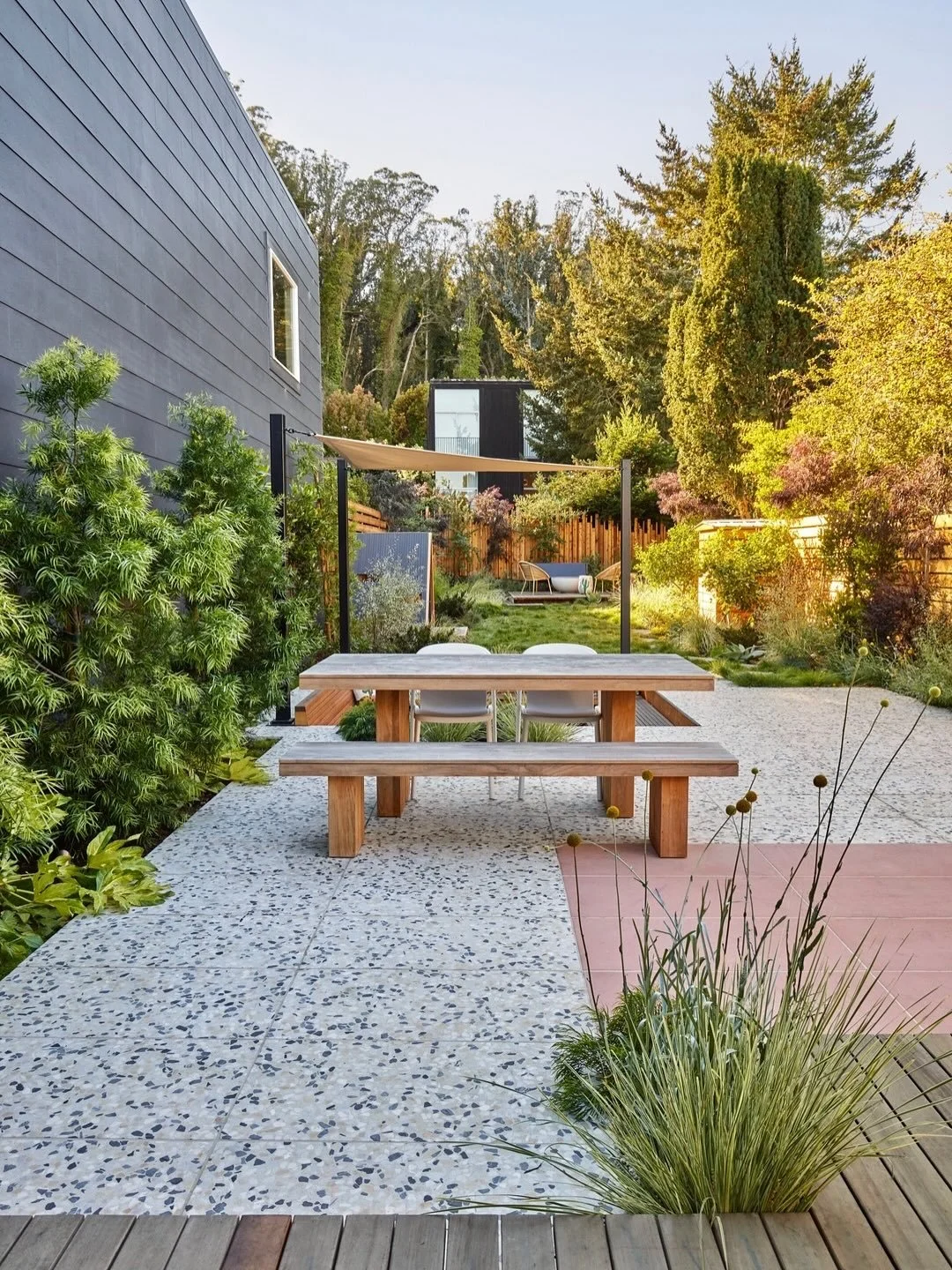 taking terrazzo outside 🌞 //
⠀⠀⠀⠀⠀⠀⠀⠀⠀
〰️ using our TrAiLs alabaster large marble + yellow + black chip terrazzo pavers 💫
⠀⠀⠀⠀⠀⠀⠀⠀⠀
@collecting_flowers
📸 @caitlinatkinson_photography