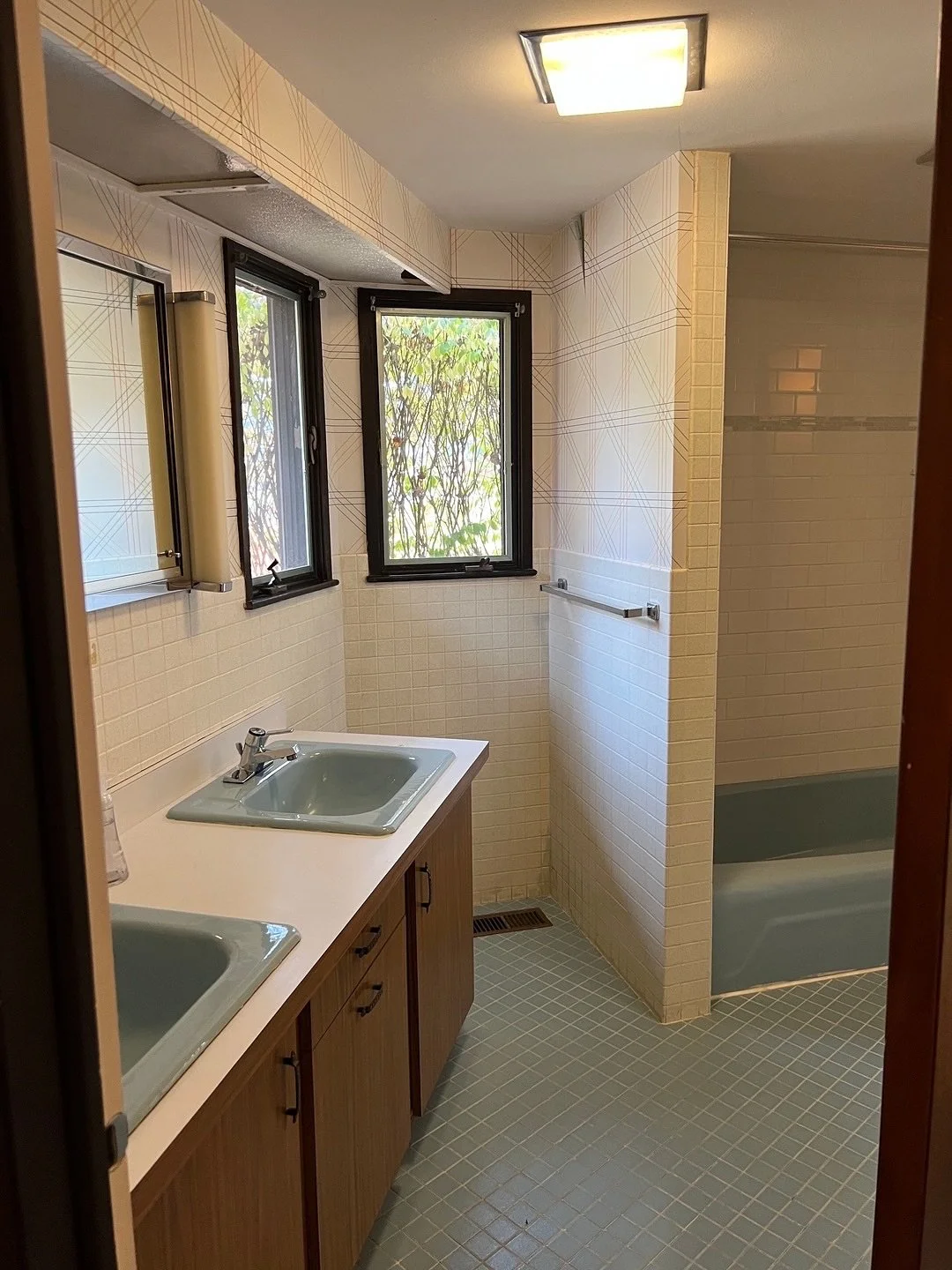 from dull and dated to boldly reimagined 🌀 // 
⠀⠀⠀⠀⠀⠀⠀⠀⠀
@petradesignstudio & @byfrankdesigns made no mistake selecting VeNiCe Azure large marble + large yellow to completely transform this residential bathroom 〰️ 
⠀⠀⠀⠀⠀⠀⠀⠀⠀
photography by @tory