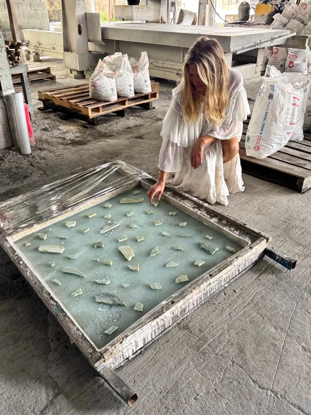 let&rsquo;s make ToPAZ slice countertops 💎 //

scroll through&hellip;.

as we transform these kitchen counters, backsplash and shelf with topaz slice terrazzo PaCIfICA countertop slabs with hand set slices of topaz chip, all hand made this factory f