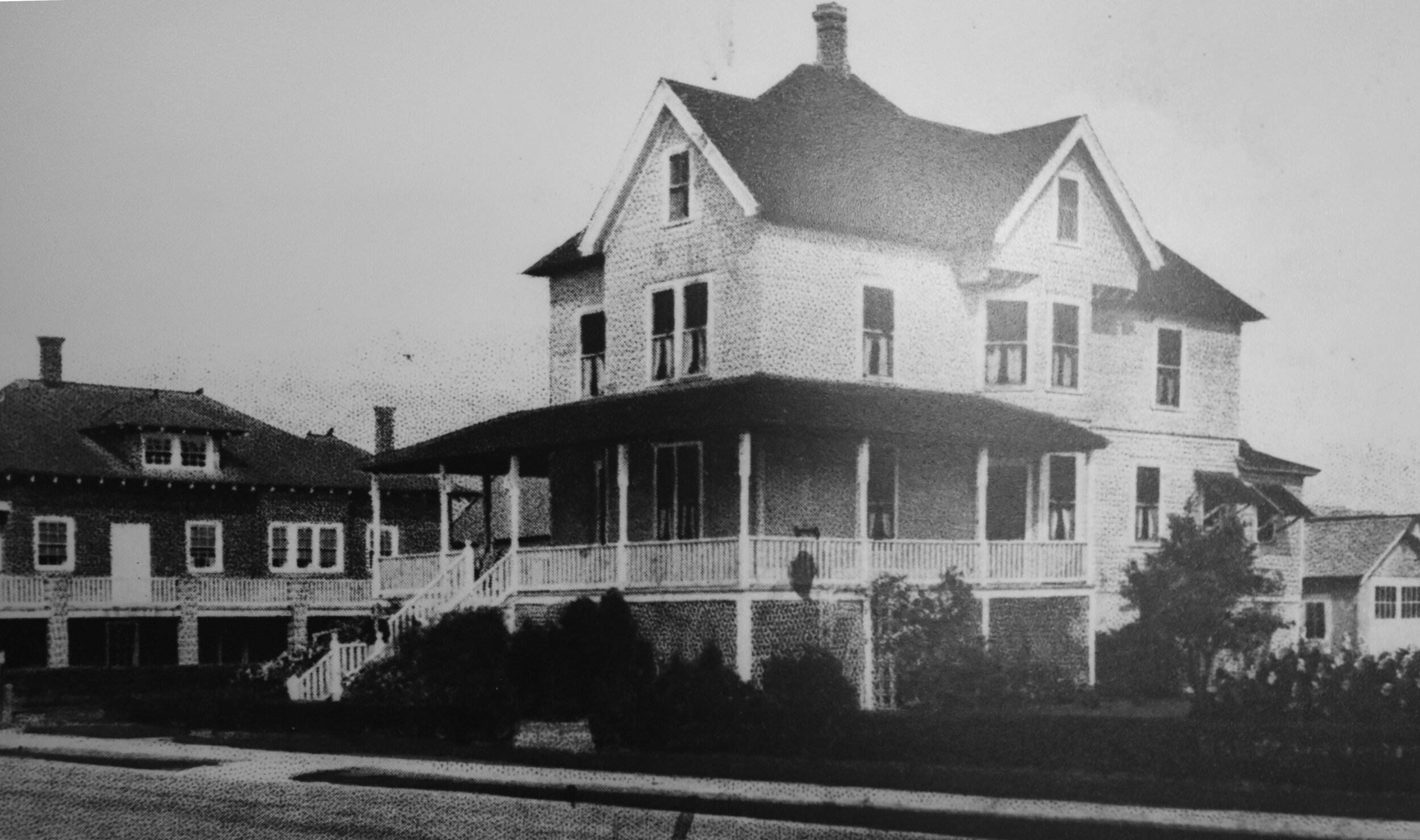 Cottage of Mrs. Geo. Anderson located at 46th Street, looking west from Boardwalk.