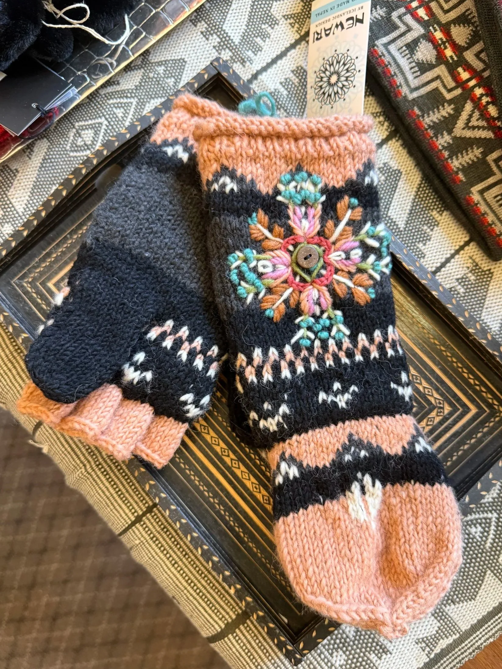 Melon Snowflake Newari (Icelandic Design) Gloves