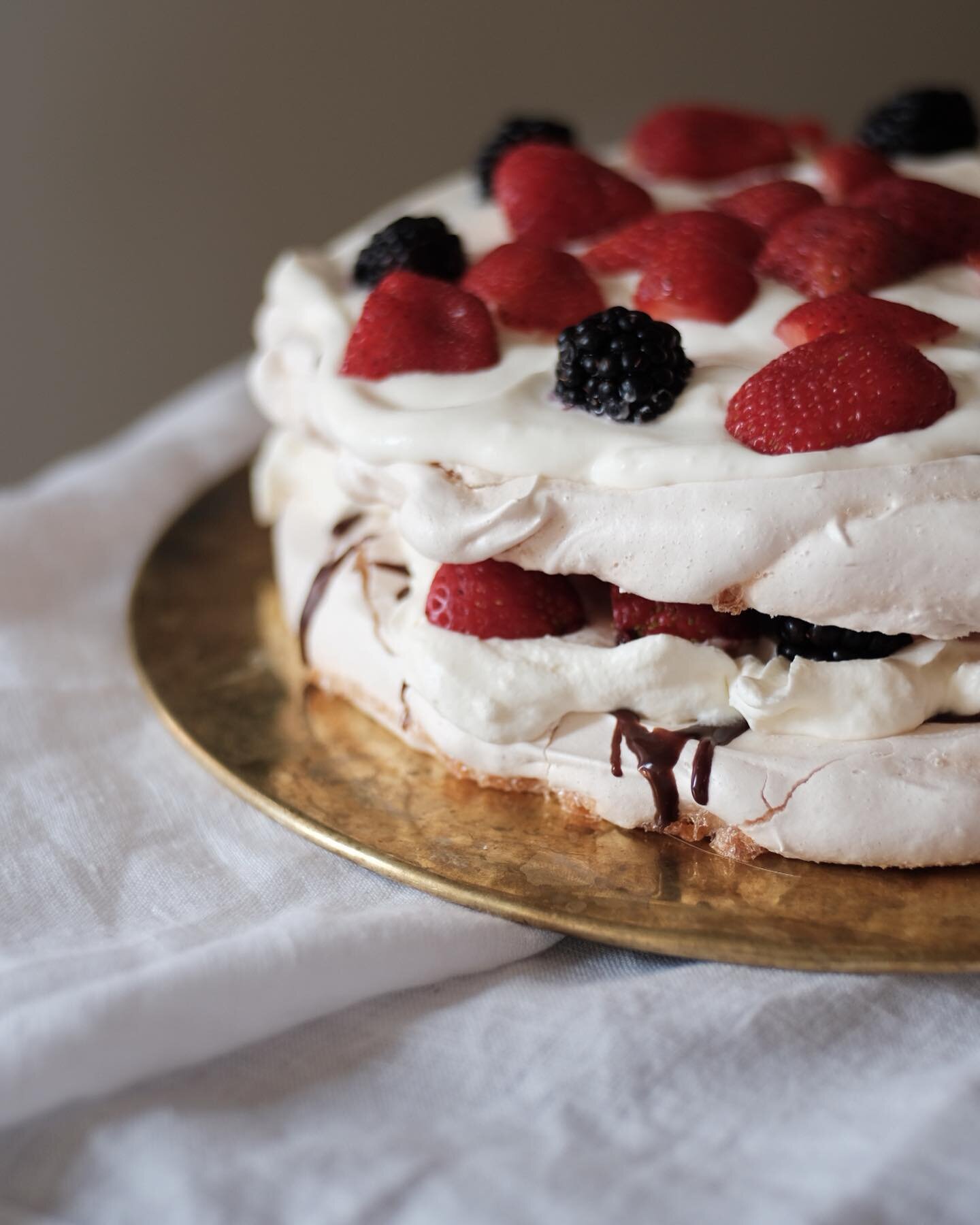 I didn&rsquo;t make this today, but I thought about it a lot. Well, and I thought about how Trump is a piece of shit and he has to get voted out or we&rsquo;ll be totally f*cked but the thoughts about this pavlova were a lot more pleasant so here it 