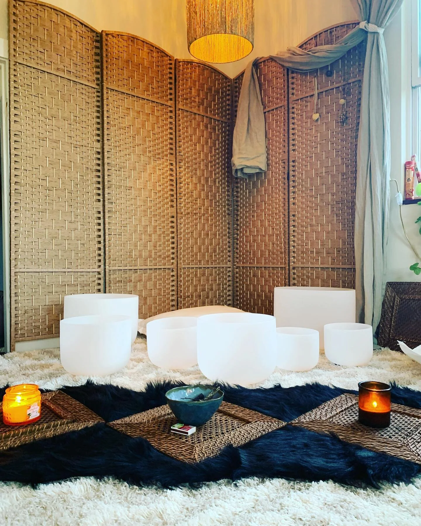 My bee Goddess Den is ready! Lets make music!