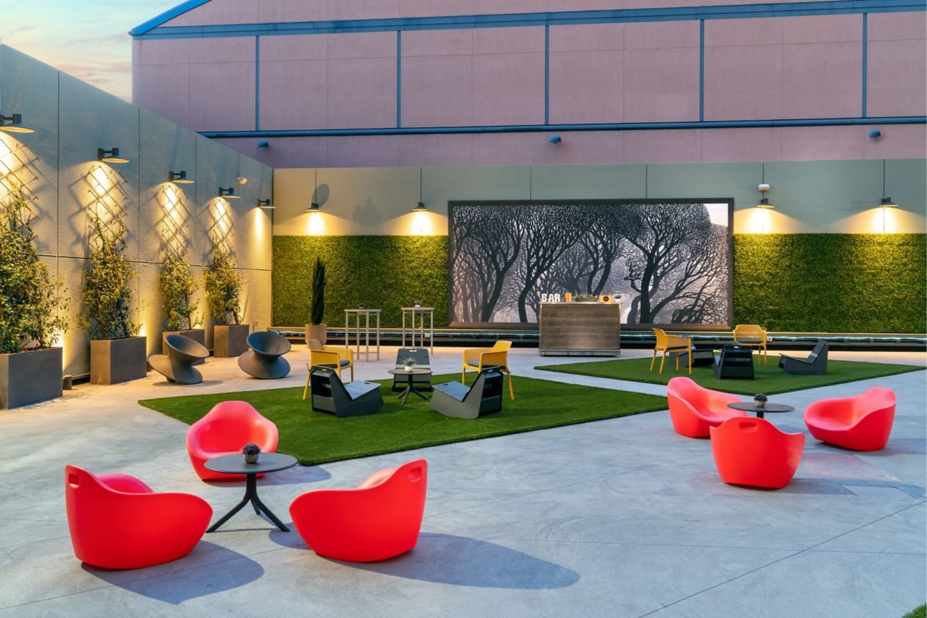 Take a break or your meeting out in the sunshine