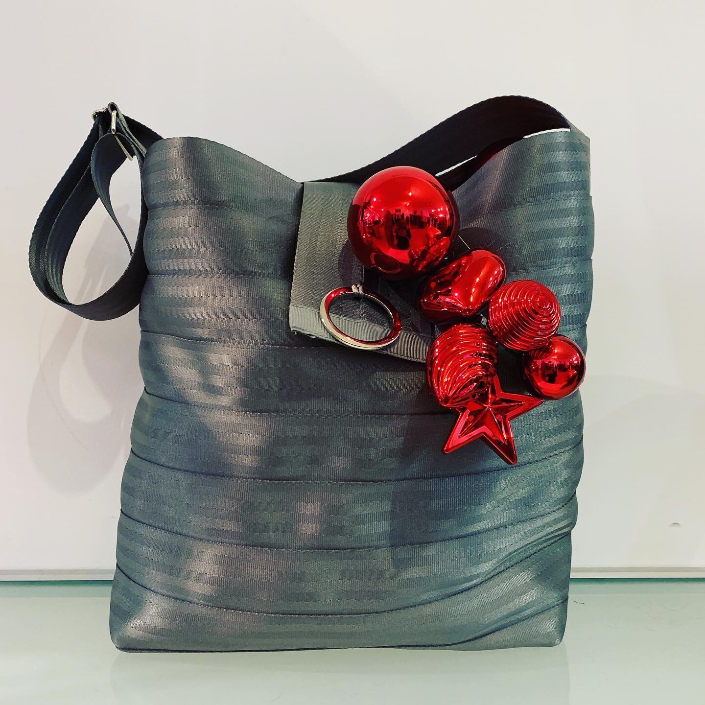 Wish upon a star a beautiful bag from Stina Sayre Design. Our seat belt bags are a great way to update your work attire.  Choose from our collection of styles that best satisfies you needs on the go.  This bag is big and strong enough for your files.