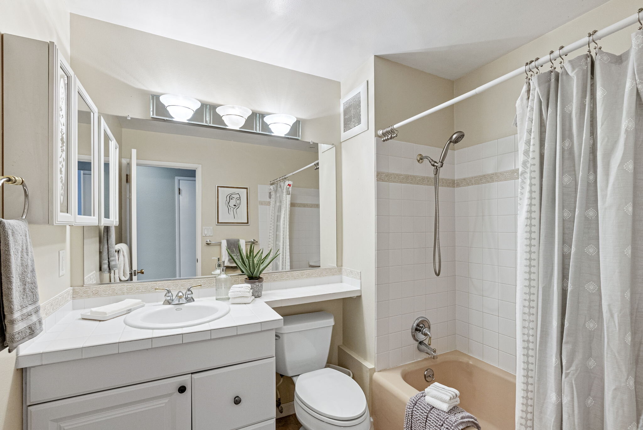 37-web-or-mls-6818 Cascade Avve148.jpg