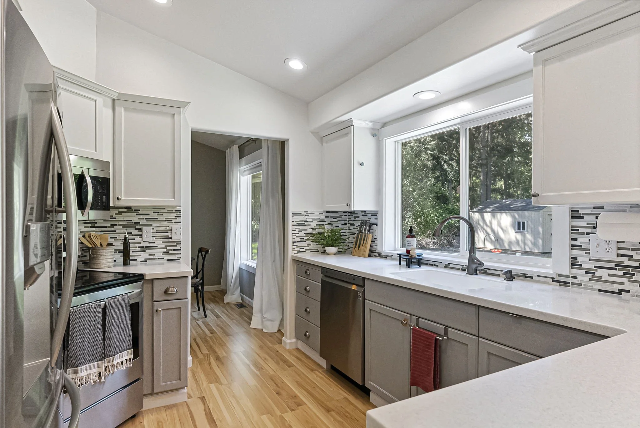 24-web-or-mls-3815-125th-st-nw.jpg