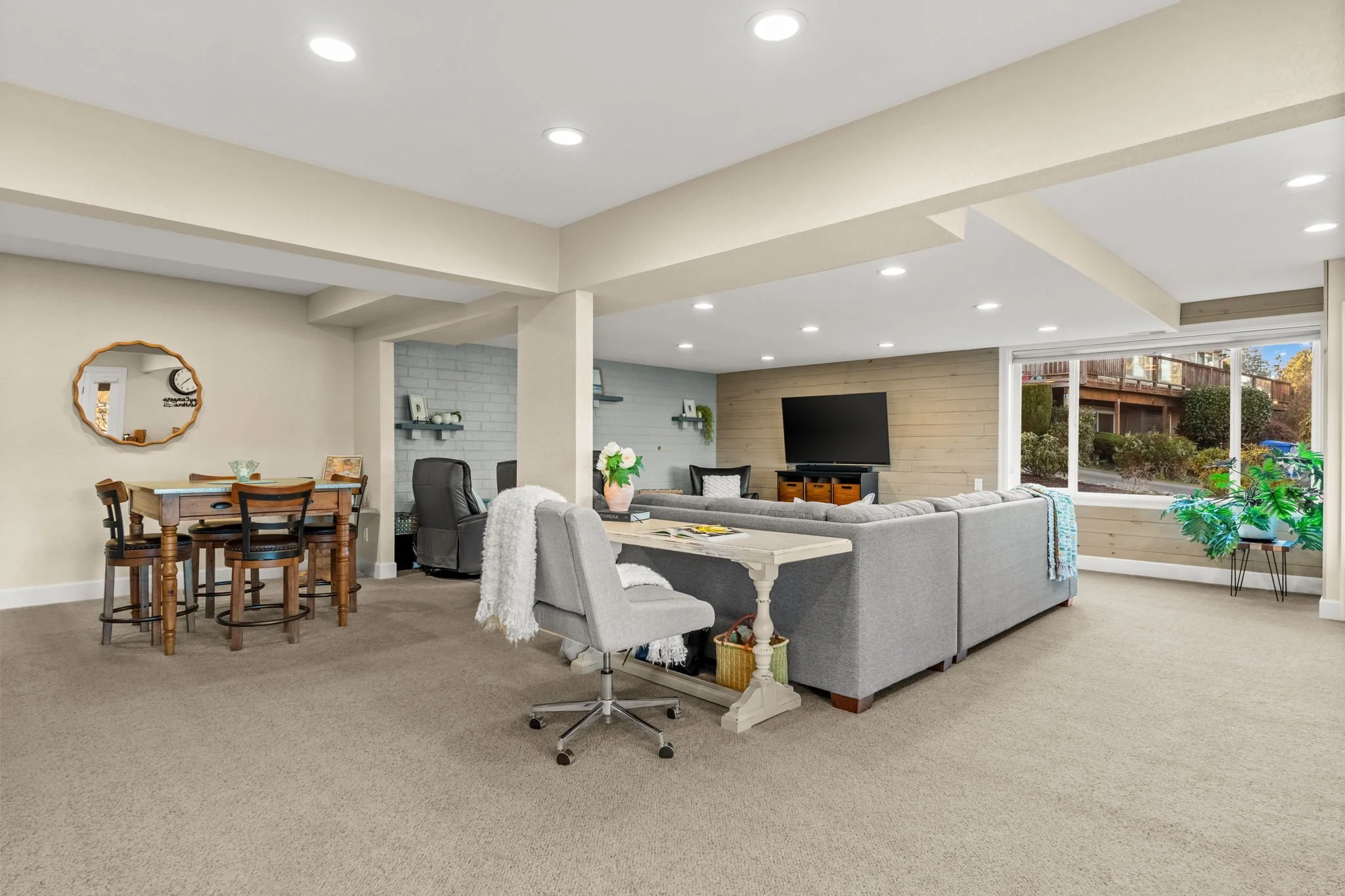 284 Bella Bella Drive113.jpg