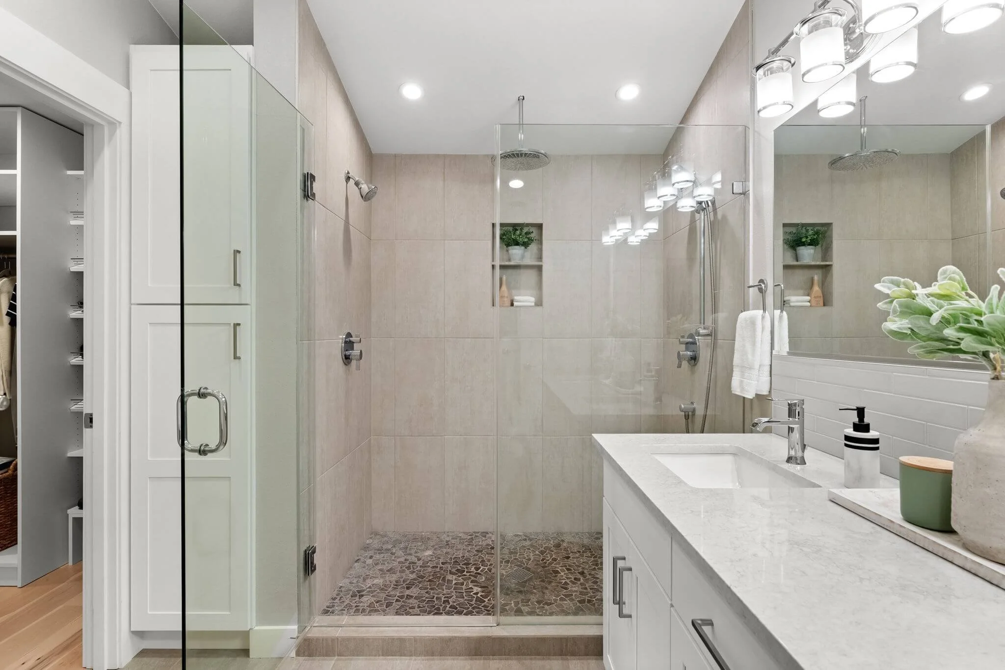 4221 Forest Beach Drive59.jpg