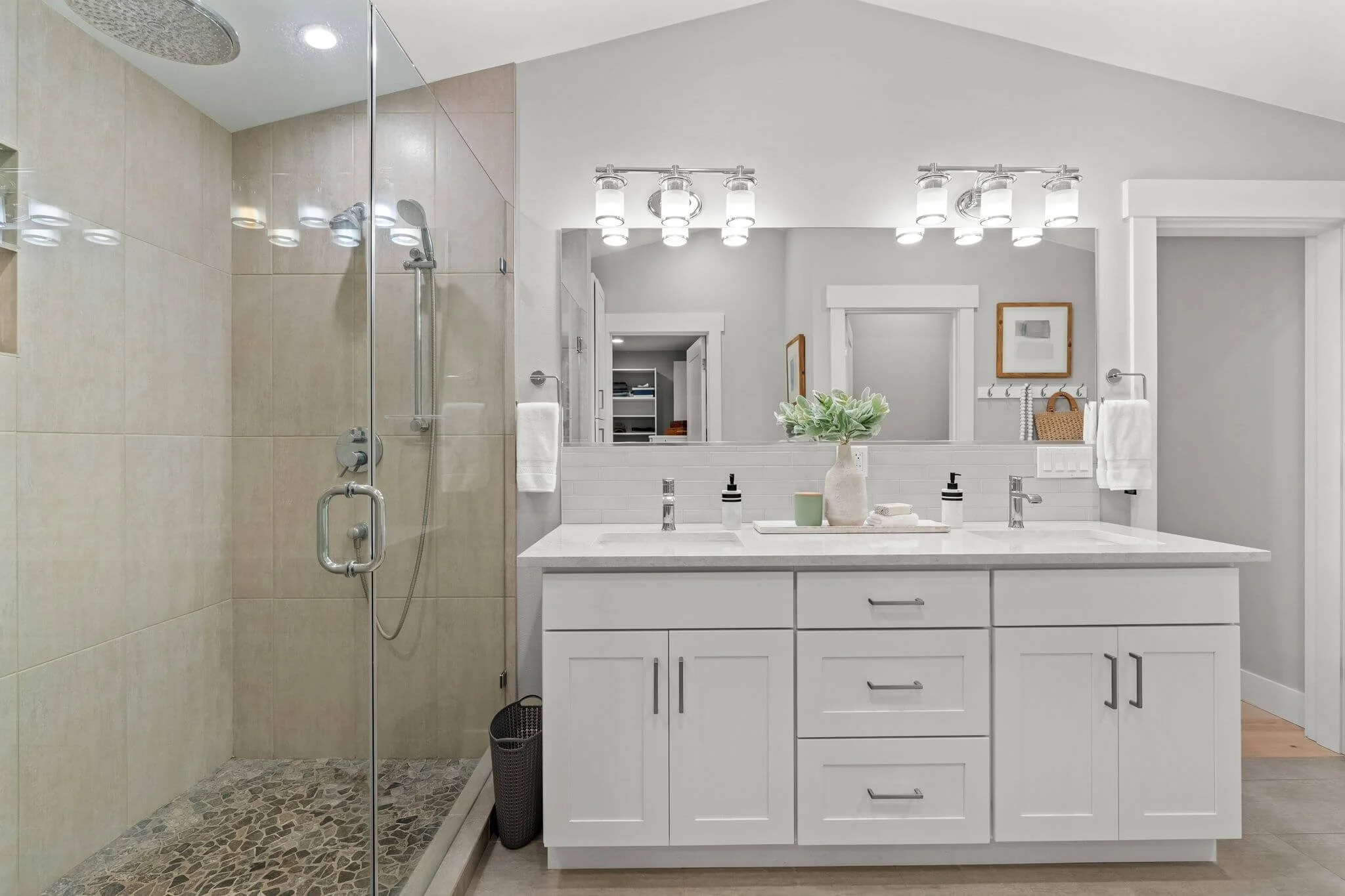 4221 Forest Beach Drive58.jpg